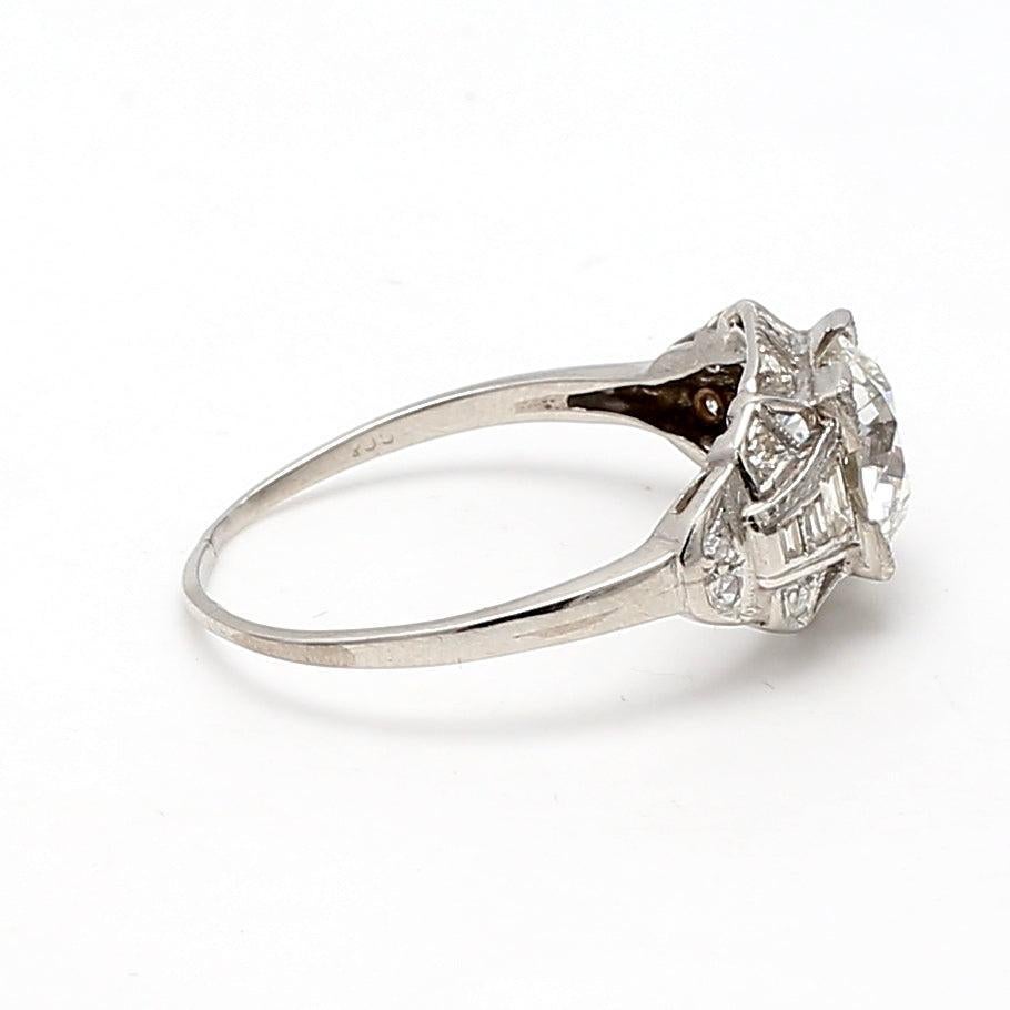 1.94 Carat Circular Brilliant Cut H VS1 Diamond Platinum Engagement Ring In Good Condition For Sale In New York, NY