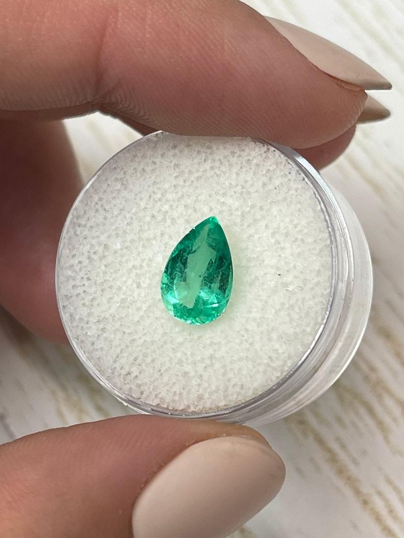1.94 Karat crystalline grüner kolumbianischer Smaragd im Birthston-Schliff - Birnenschliff im Zustand „Neu“ im Angebot in Jupiter, FL