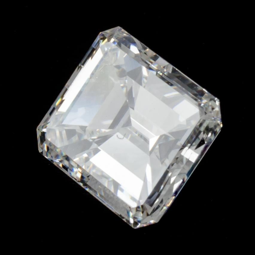 Informations générales sur le diamant
Numéro de rapport GIA : 6187350670
Taille du diamant : Taille émeraude
Dimensions : 7,90 x 6,49 x 4,49

Résultats de la classification des diamants
Poids en carats : 1,94
Grade de couleur : E
Grade de clarté :