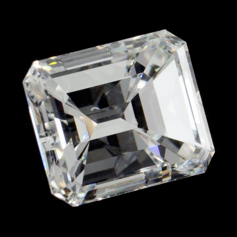 Modern 1.94 Carat Loose E / VS1 Emerald Cut Diamond GIA Certified For Sale