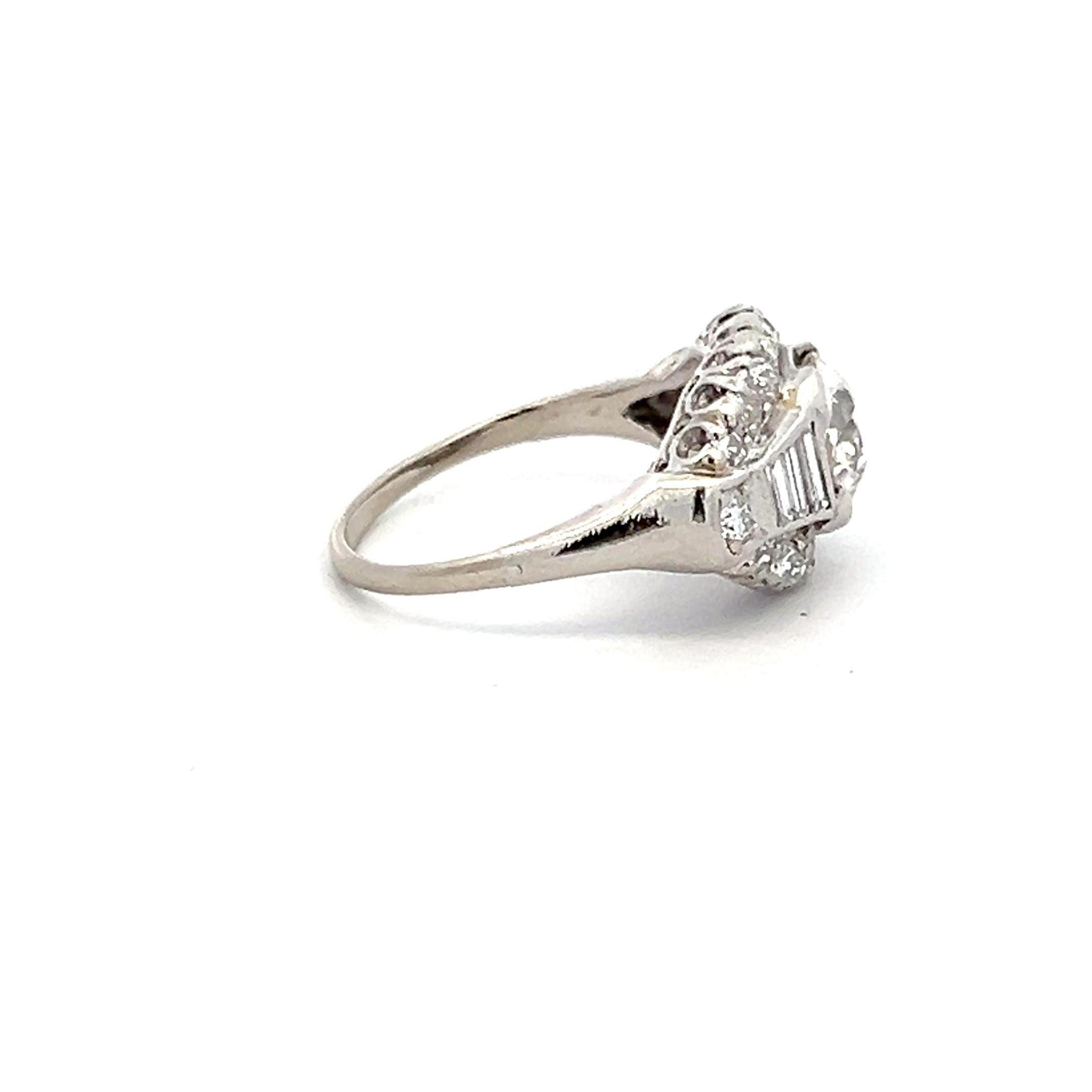 Titre :
1.94 Carat Old European Cut G-J SI1 and Round Brilliant G I1-SI1 and Baguette Shape G I1 Diamond 14 Karat White Gold/Platinum Art Deco Ring
Le style :
Art déco
Métal :
Or blanc 14 carats/Plat
Pierre précieuse 1 :
Diamant de 0,35 carat
Nombre