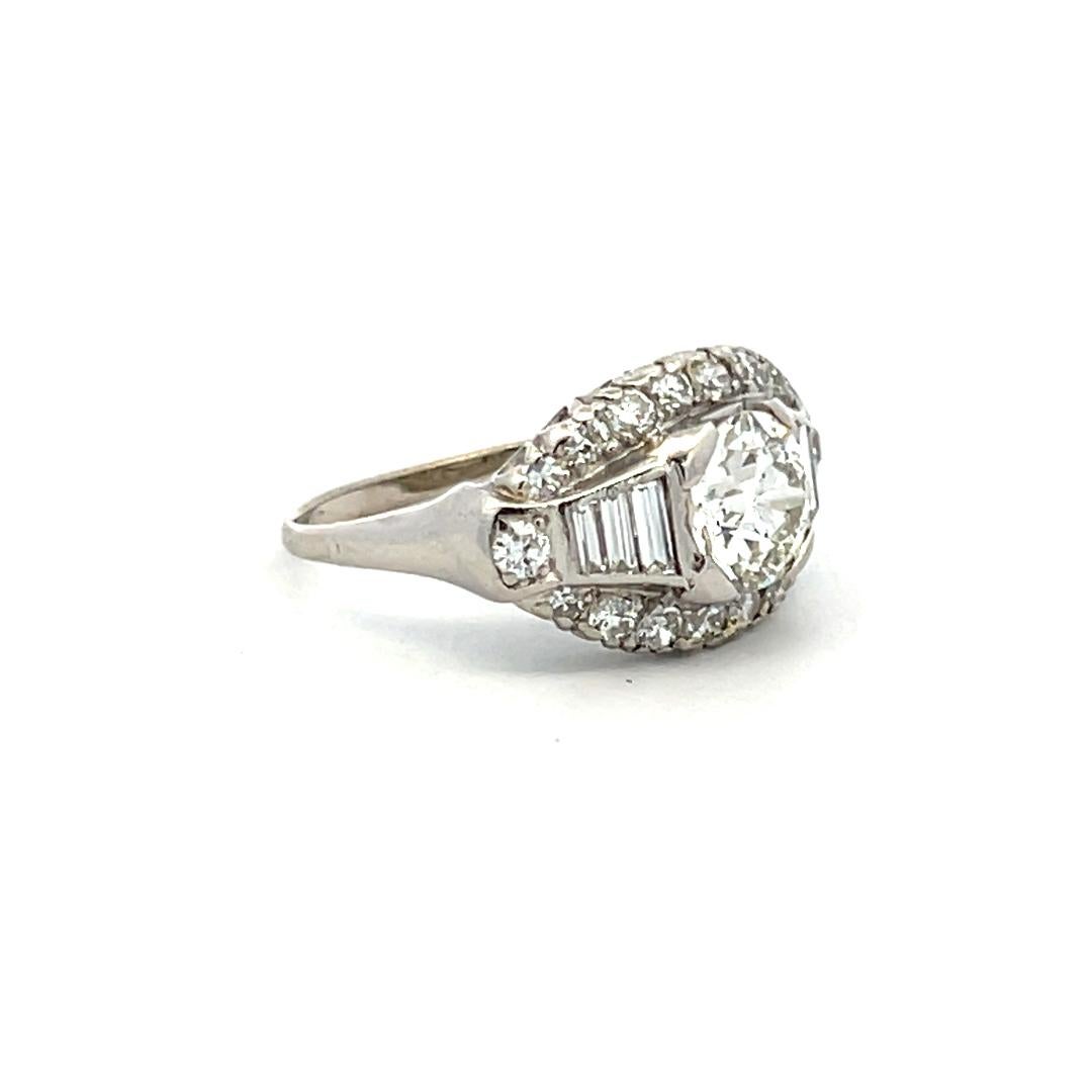 Bague Art déco de 1,94 carat de forme européenne ancienne, ronde et baguette 14 carats en vente 2