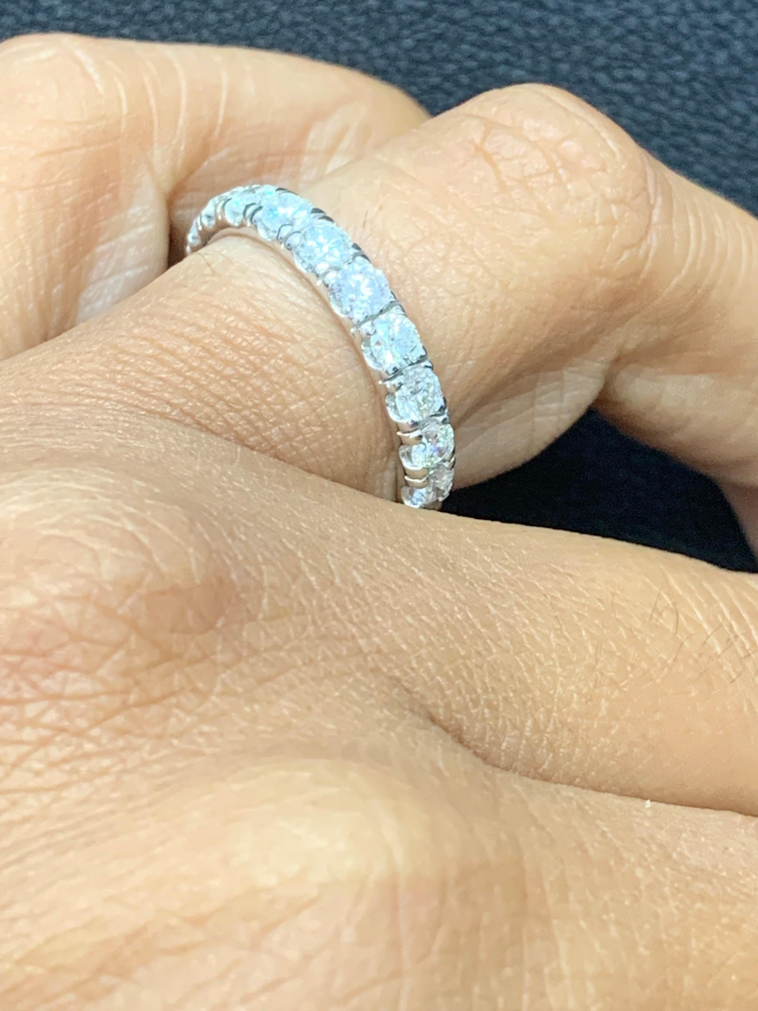 Donna Fede nuziale a eternità con diamante rotondo da 1,94 carati in oro bianco 14 carati in vendita