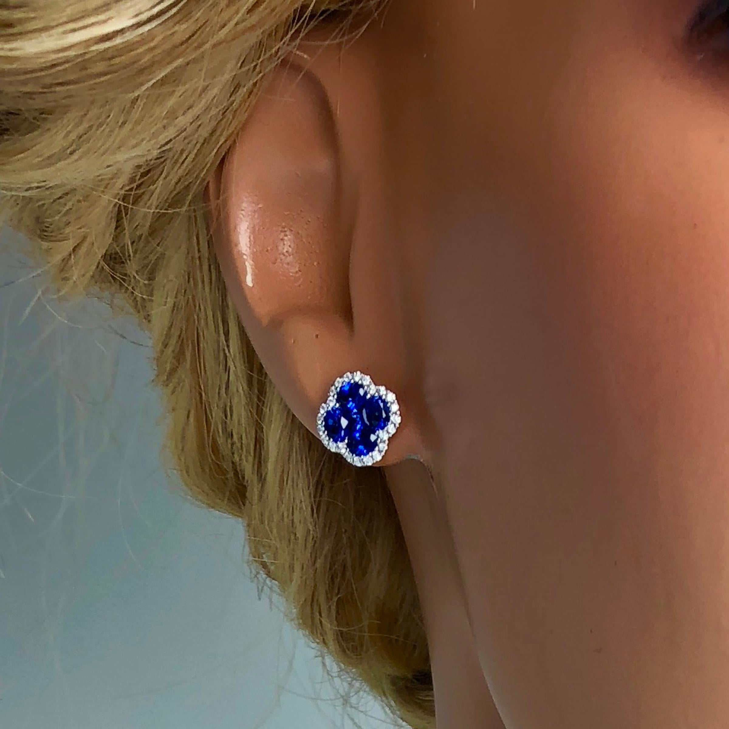 Contemporary 1.94 Carat Vivid Blue Sapphire and 0.21 Carat Diamond Clover Stud Earrings