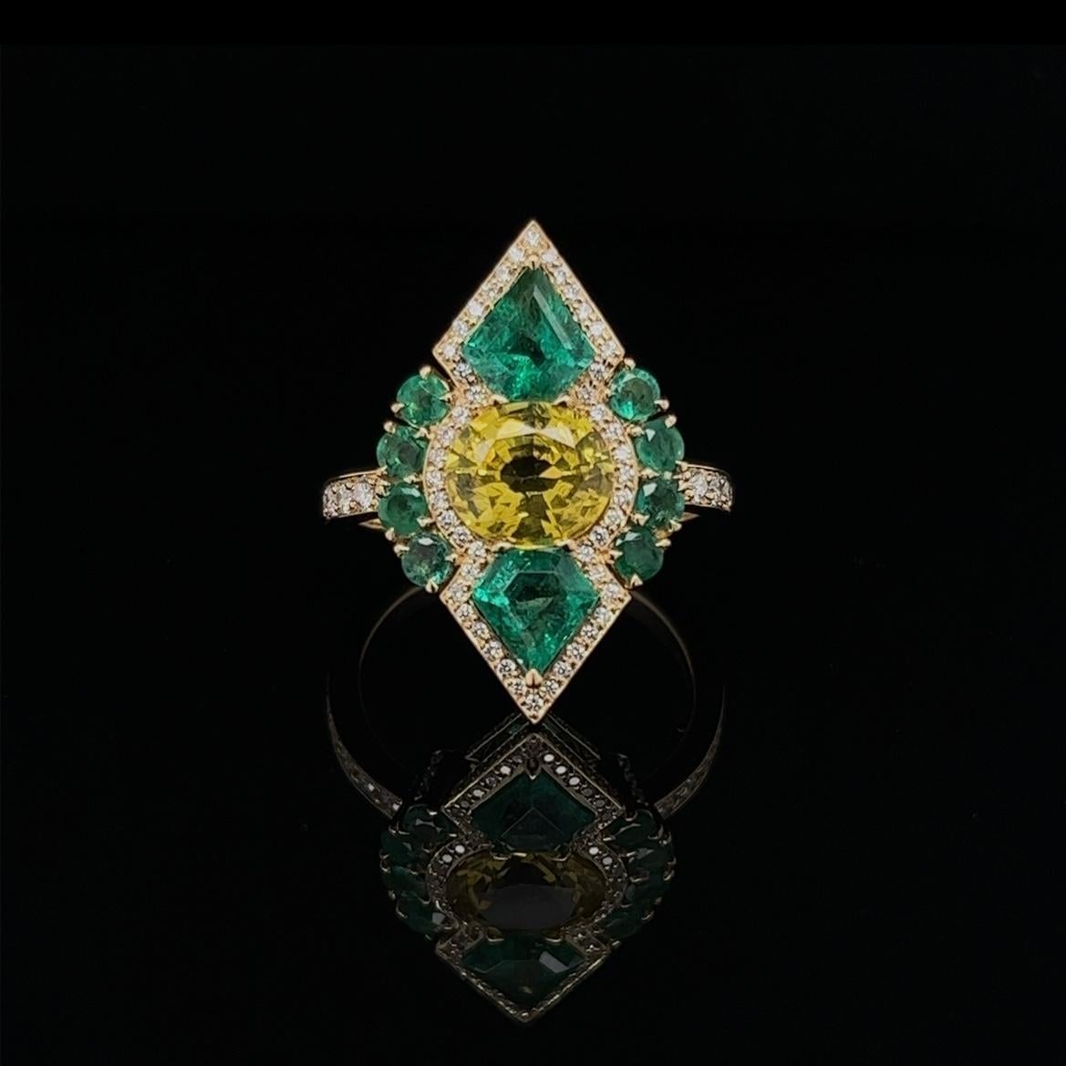 94 Karat Gelber Saphir und 1,86 Karat Smaragd und Diamant-Ring   für Damen oder Herren im Angebot