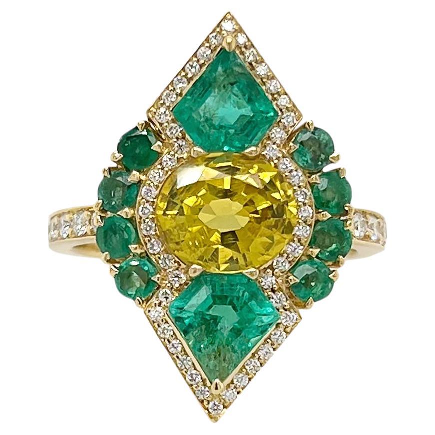94 Karat Gelber Saphir und 1,86 Karat Smaragd und Diamant-Ring   im Angebot