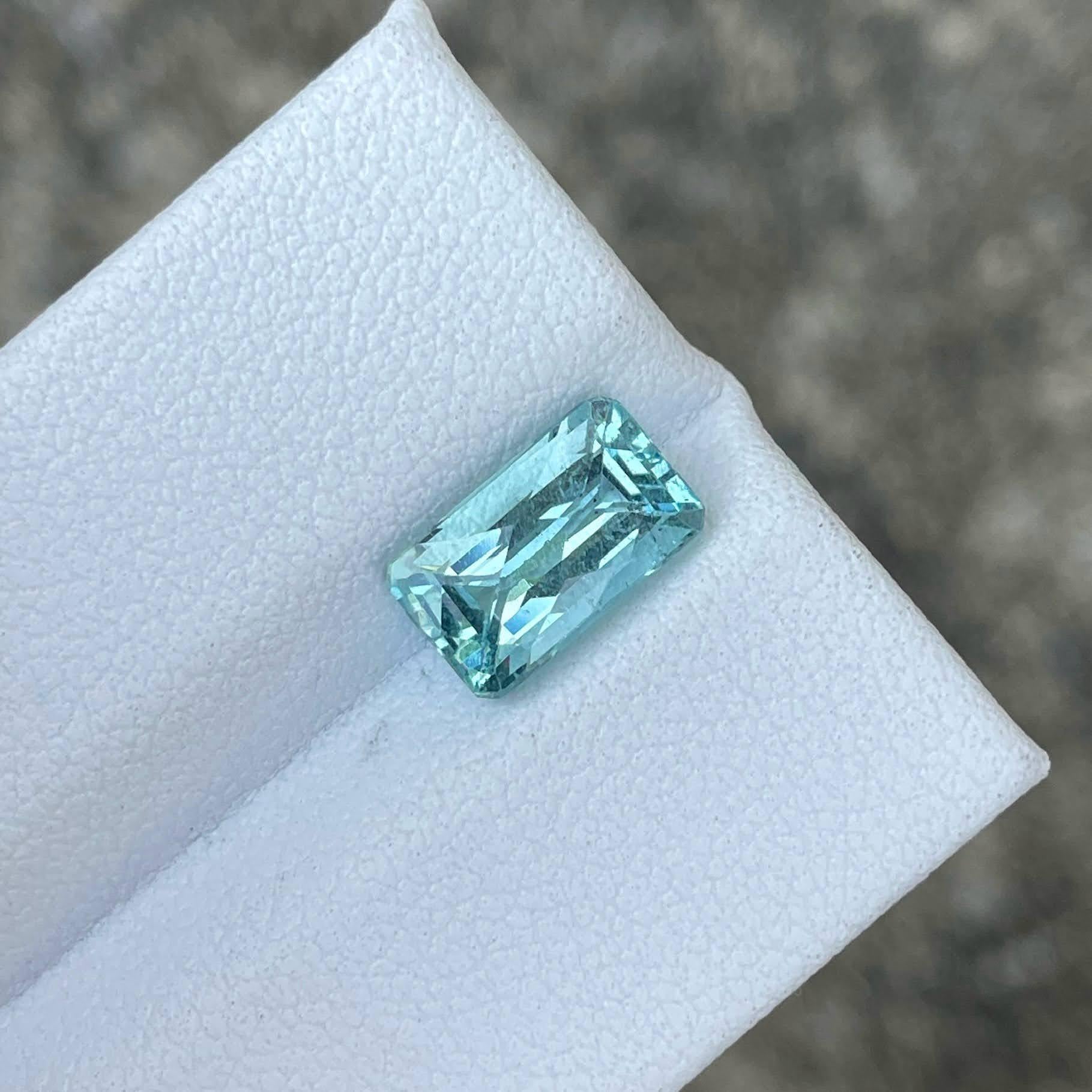 1.94 carats Aquamarine Stone Custom Precision Cut Natural African Gemstone In New Condition For Sale In Bangkok, TH