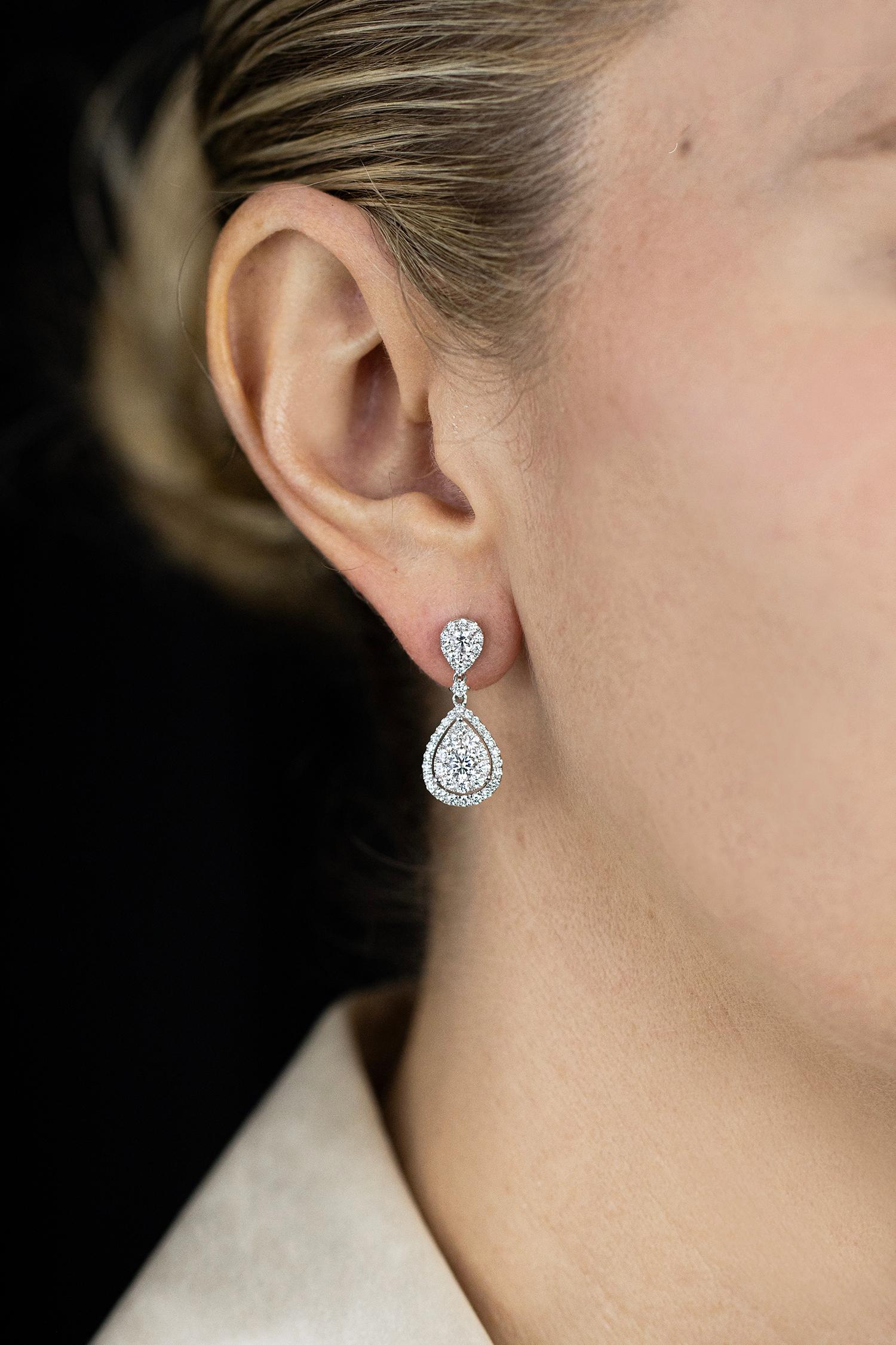 Roman Malakov Diamonds da 1,94 carati totali a forma di pera, orecchini a goccia con illusione di diamante In condizioni Nuovo in vendita a New York, NY
