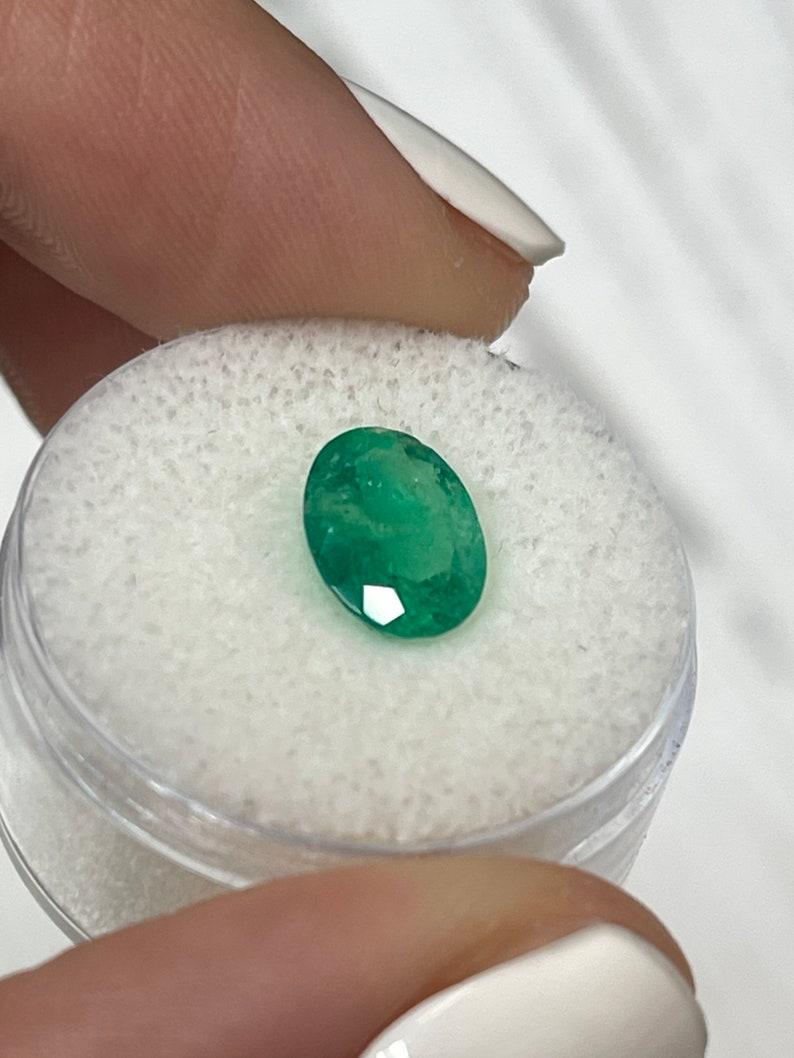 1.94 Ct 10x7.5 Grüner kolumbianischer ovaler Smaragd Loser Edelstein für Damen oder Herren im Angebot