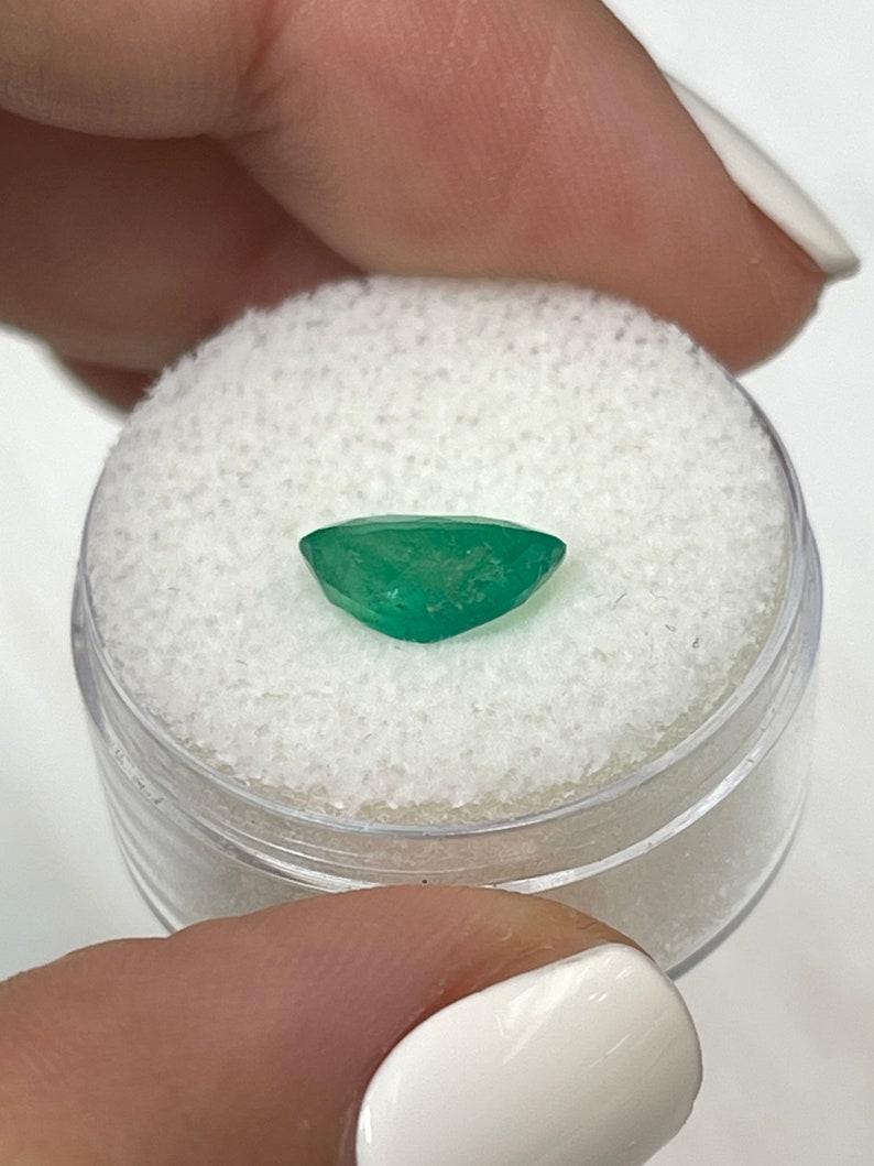 1.94 Ct 10x7.5 Grüner kolumbianischer ovaler Smaragd Loser Edelstein im Angebot 1