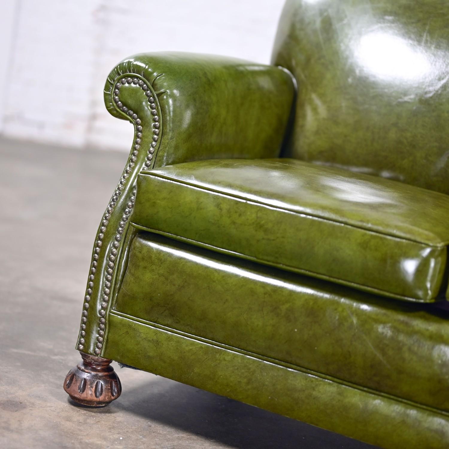 1940-1950’s Traditional Green Naugahyde Faux Leather Lawson Club Style Sofa In Good Condition For Sale In Topeka, KS