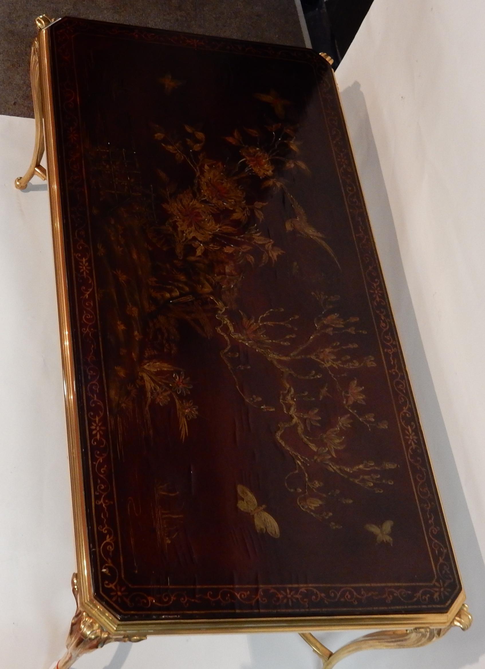 Néoclassique Plateau de table basse en laque de Chine Style Maison Baguès en bronze doré en vente