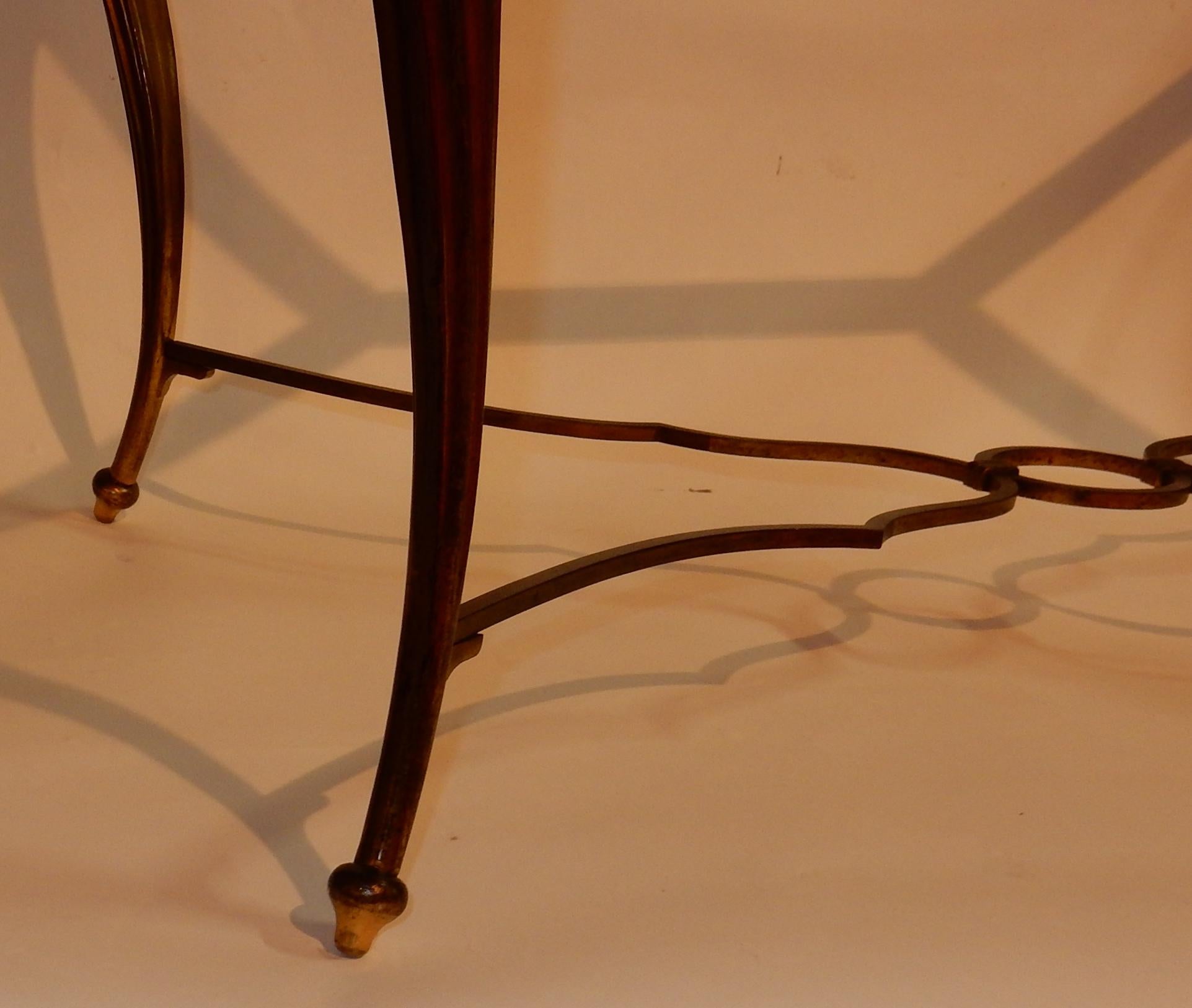 Français Plateau de table basse en laque de Chine Style Maison Baguès en bronze doré en vente