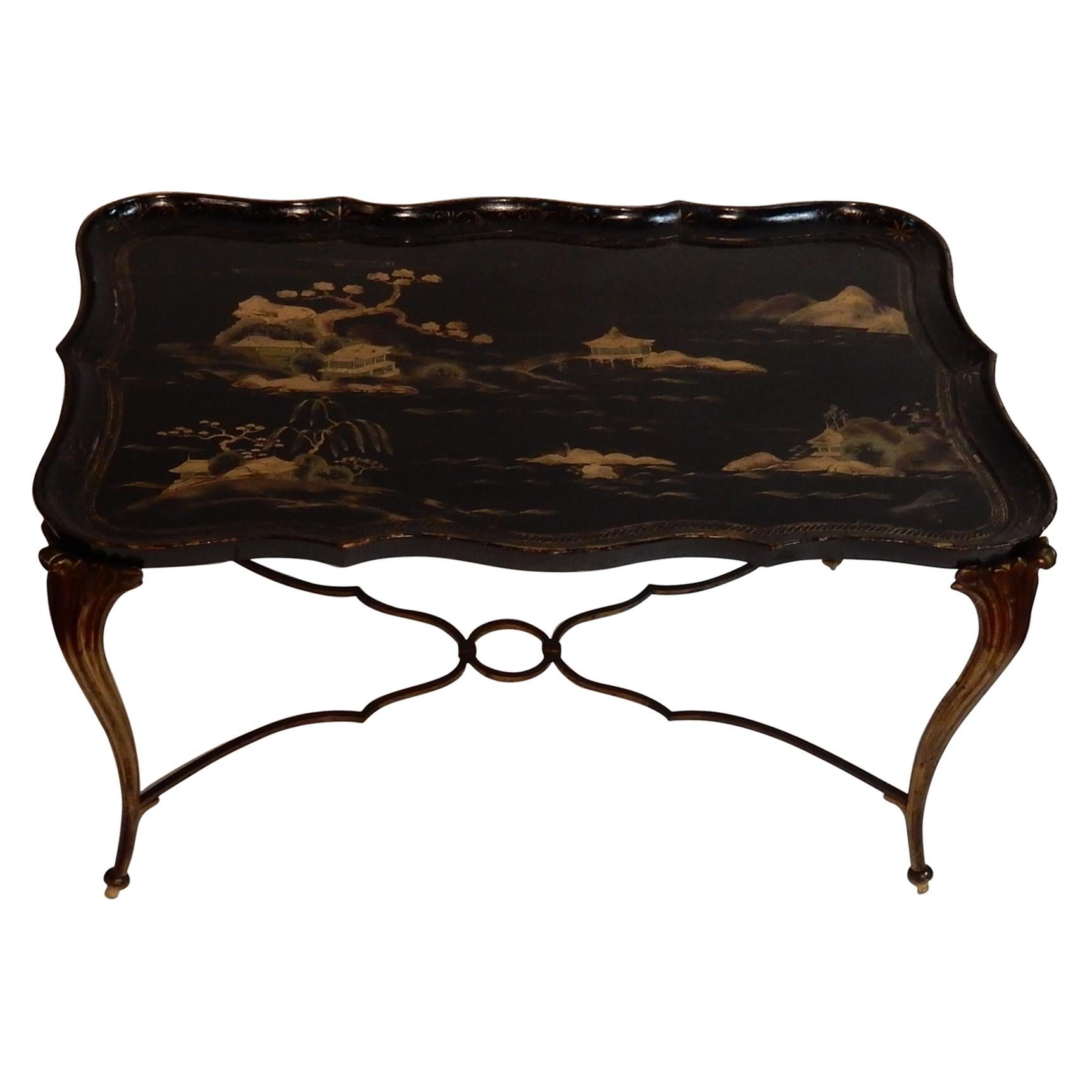 Plateau de table basse en laque de Chine Style Maison Baguès en bronze doré en vente