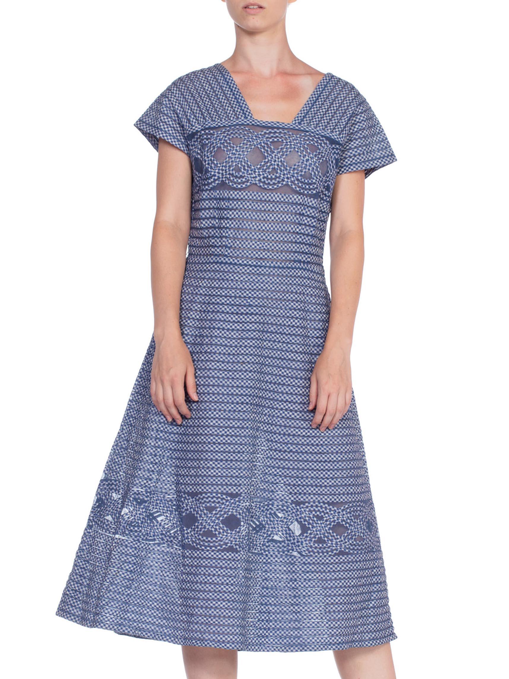 1950S KRAMER ORIGINAL Blau & Weiß Baumwolle Gingham Appliqué auf Netz Fit und Flare Kleid