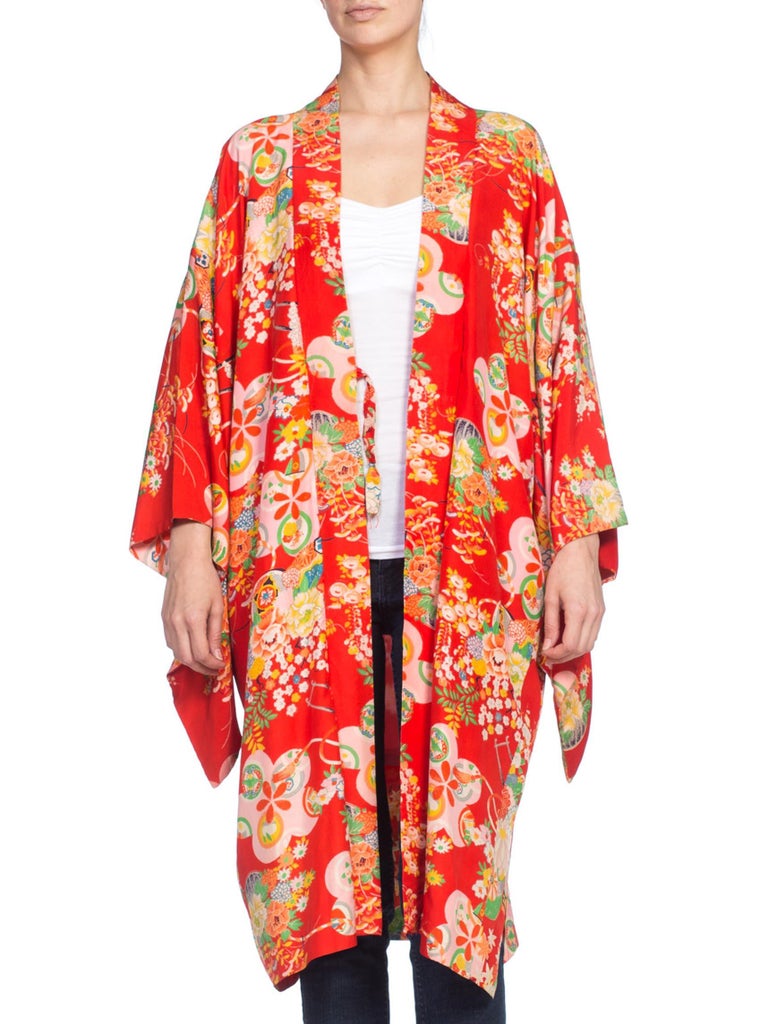 194050's Japanese Asian Floral Silk Kimono For Sale at 1stdibs