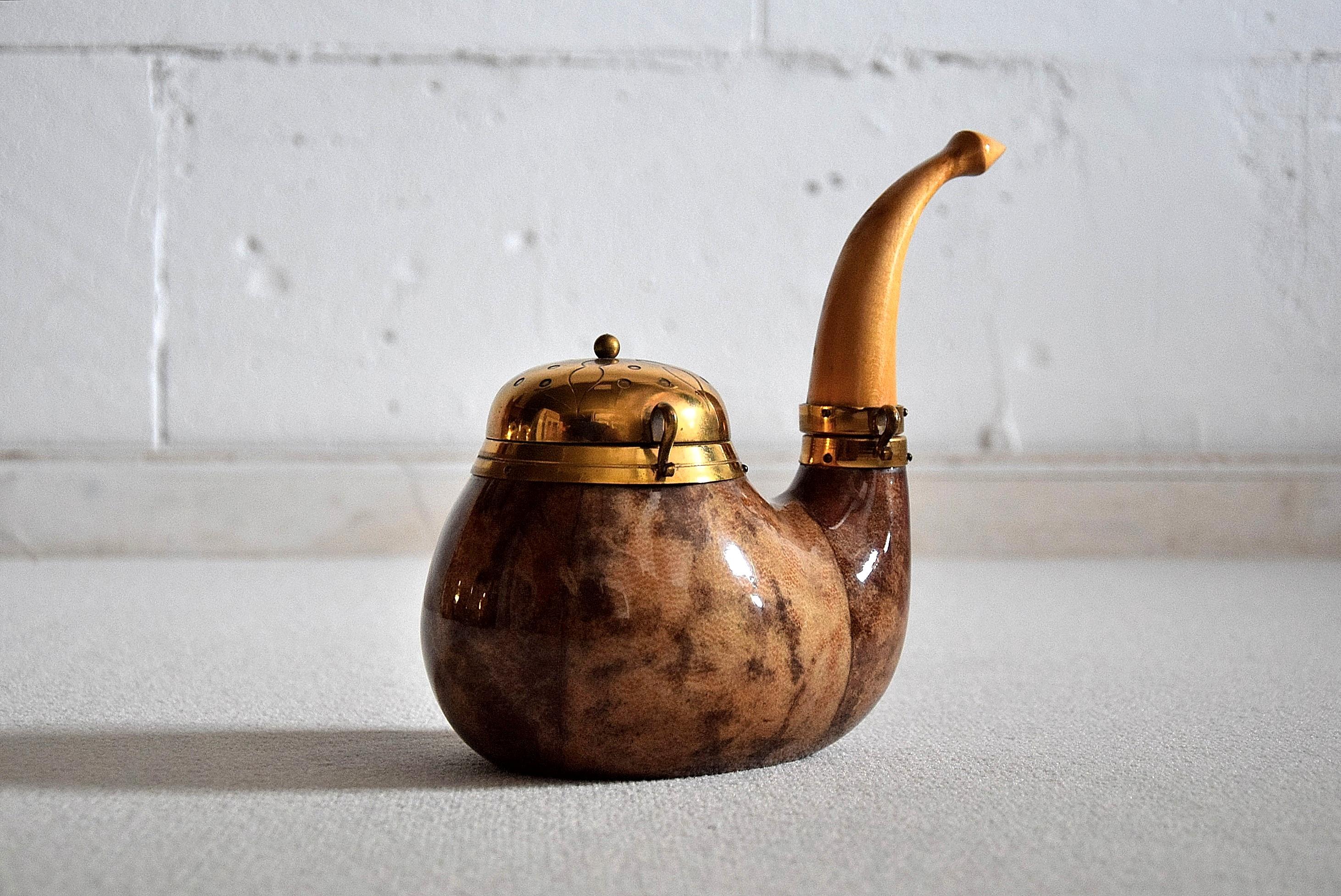 Goat skin and brass Aldo Tura 1940 tobacco container.

Rare 1940s tobacco container shaped as a pipe. The container has one compartment to store tobacco and another one to keep and light matches.

Designed by Aldo Tura, Italy.

 