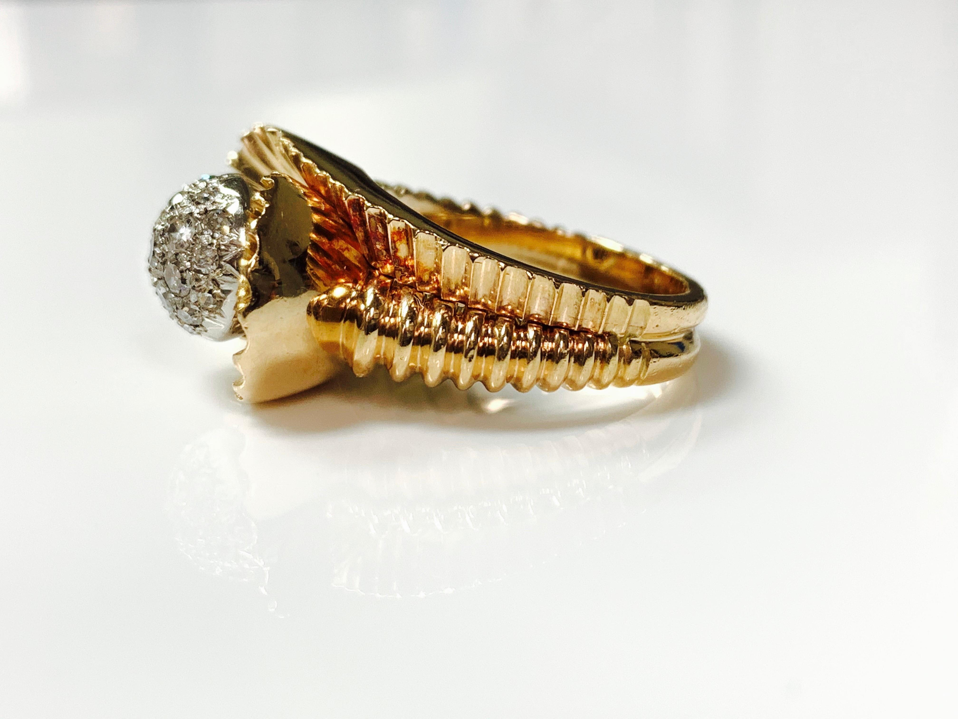 1940 Antique Round Brilliant Diamond Cocktail Ring in 18 Karat Yellow Gold For Sale 6