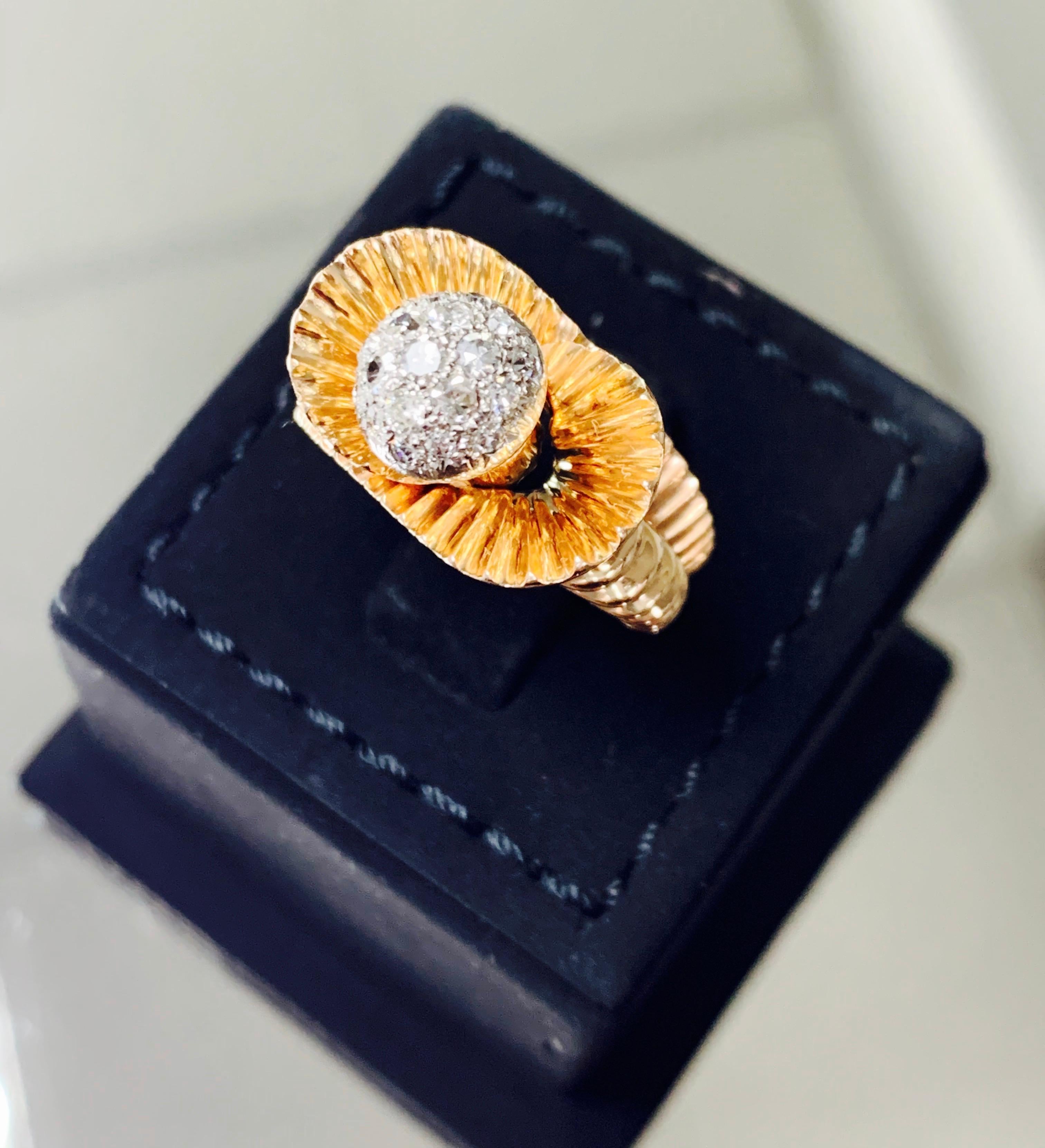 1940 Antique Round Brilliant Diamond Cocktail Ring in 18 Karat Yellow Gold In Excellent Condition For Sale In New York, NY