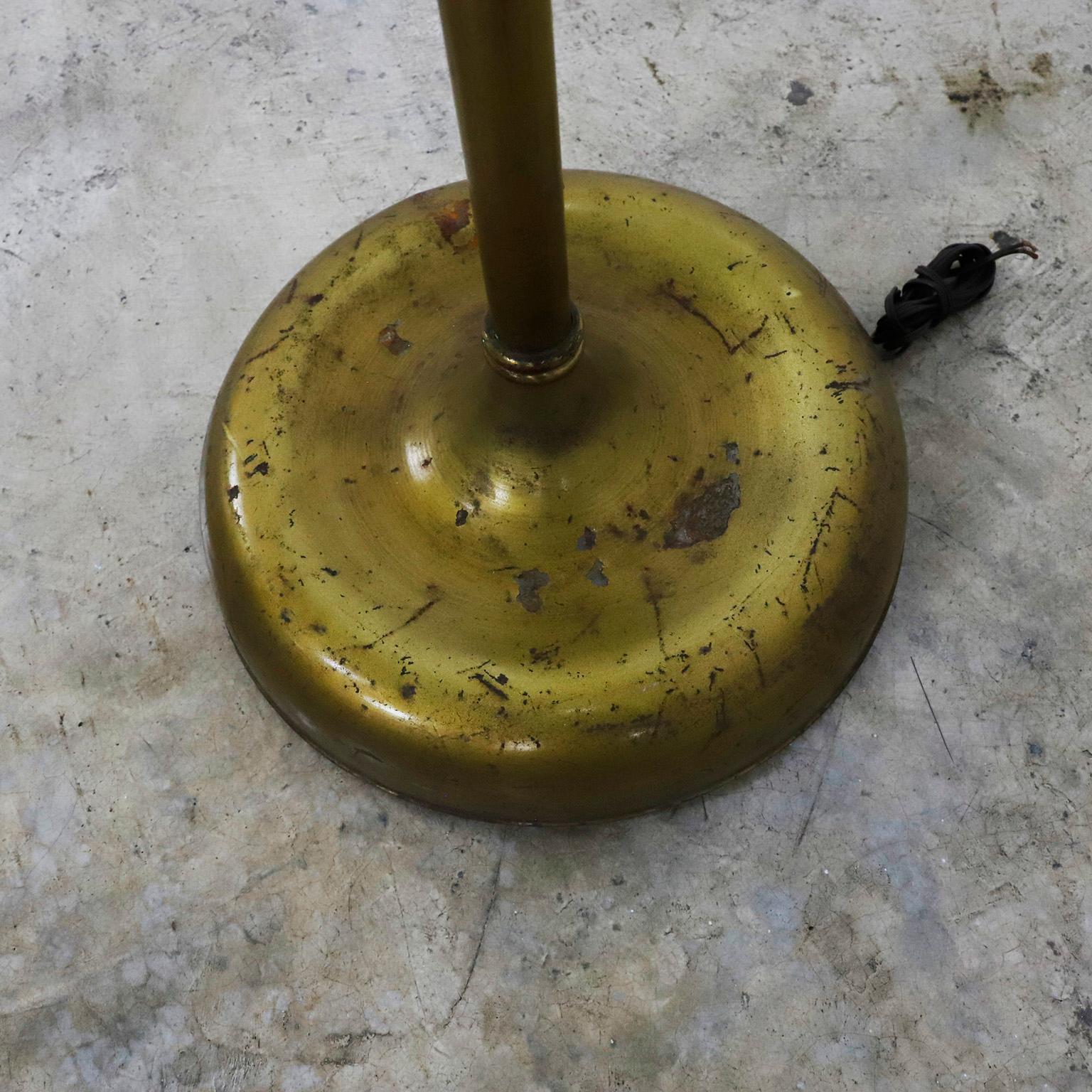 Art Deco Gold-Tone Aluminum Torchiere Floor Lamp, 1940  In Fair Condition For Sale In Mexico City, CDMX