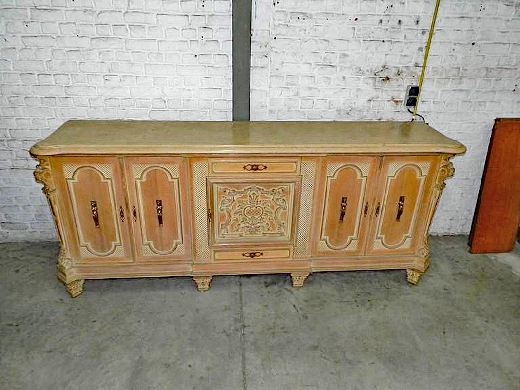 1940 Art Deco whiten oak, marble and brass sideboard.
Finely sculpted.
Set available: One dining room table and six chairs on the same model in others adds.