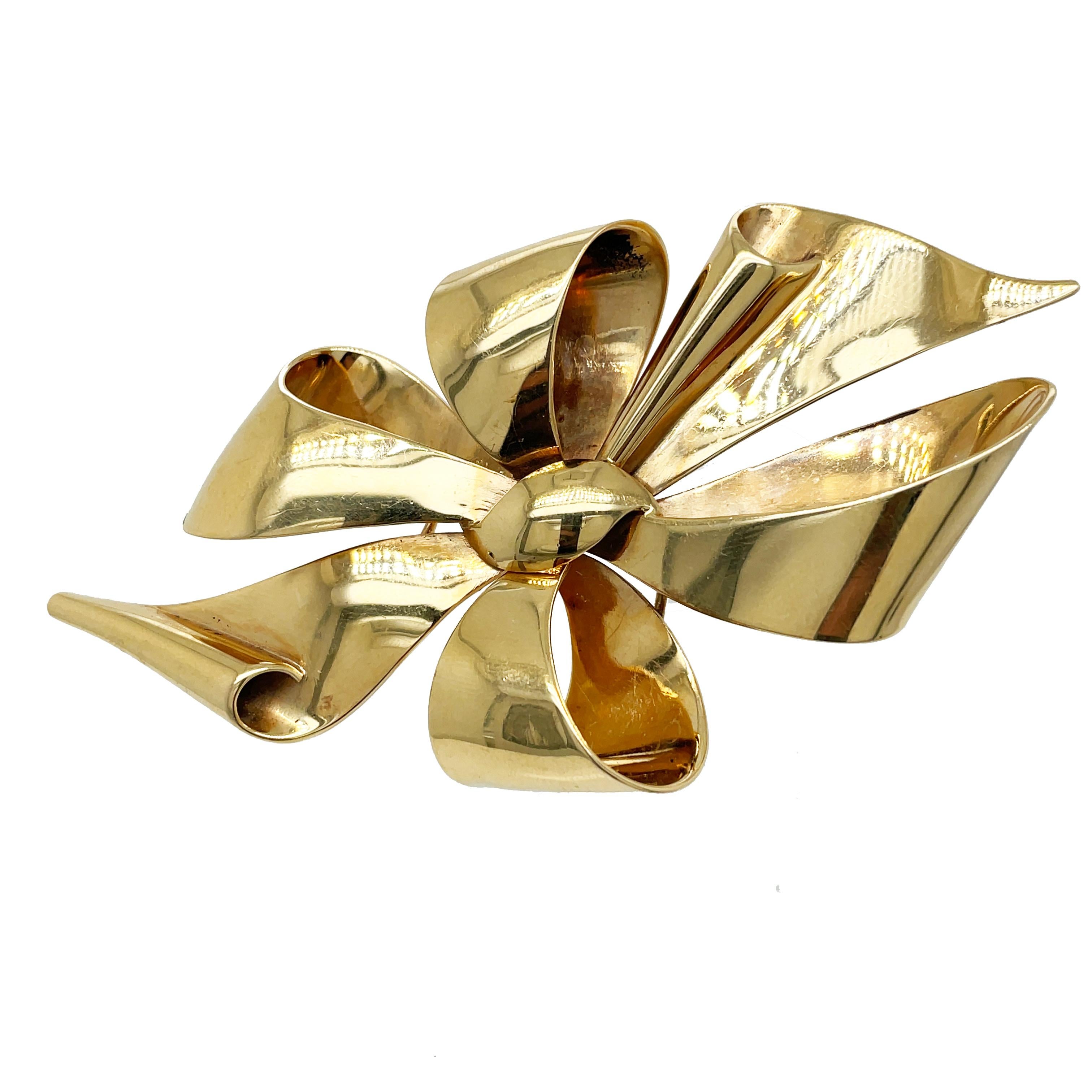 This is an absolutely stellar 14K yellow gold retro bow pin signed by Larter measuring 3.14in x 1.57 in. The craftsmanship and design are gorgeous in this pin and is sure to spark a conversation. This would make an excellent addition to your jewelry