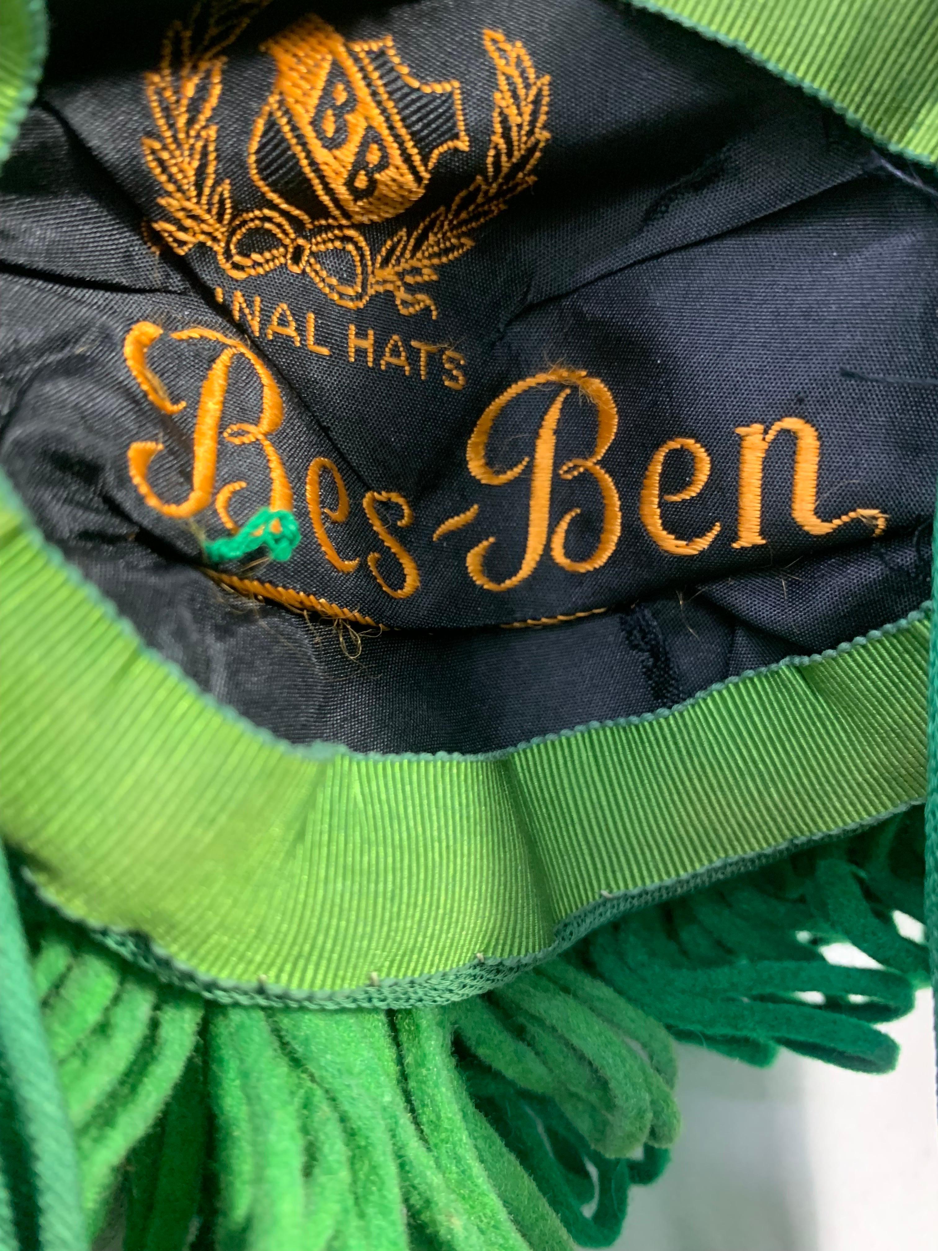1940 Bes-Ben Kelly Grüner Kachelhut mit breitem Rückenband und Schleifenschliff im Angebot 6