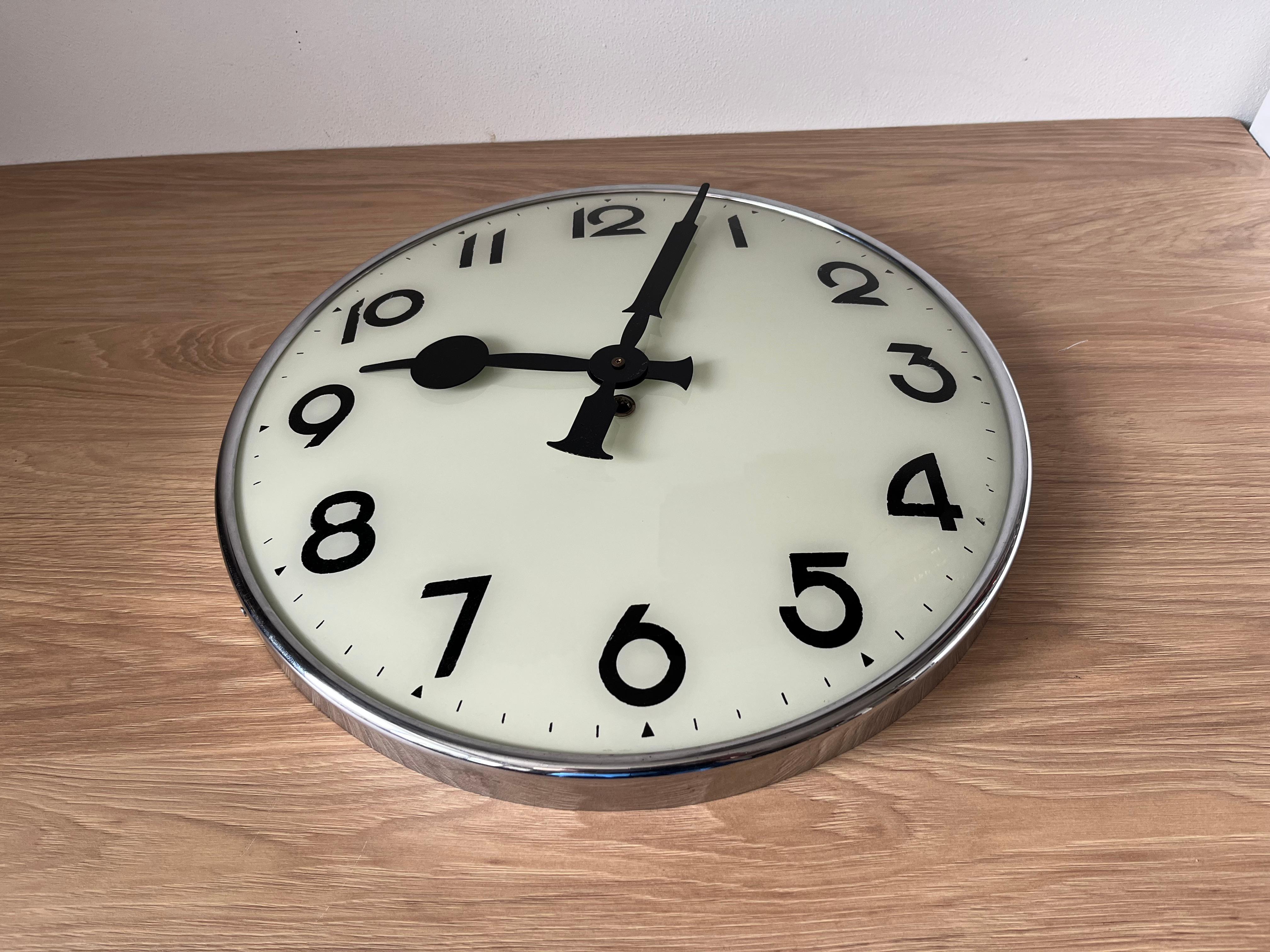 Large Germany industrial wall clock
Measure: Diameter 42cm
Converted into a battery powered
Front dial is from the glass
Frame metal.
  