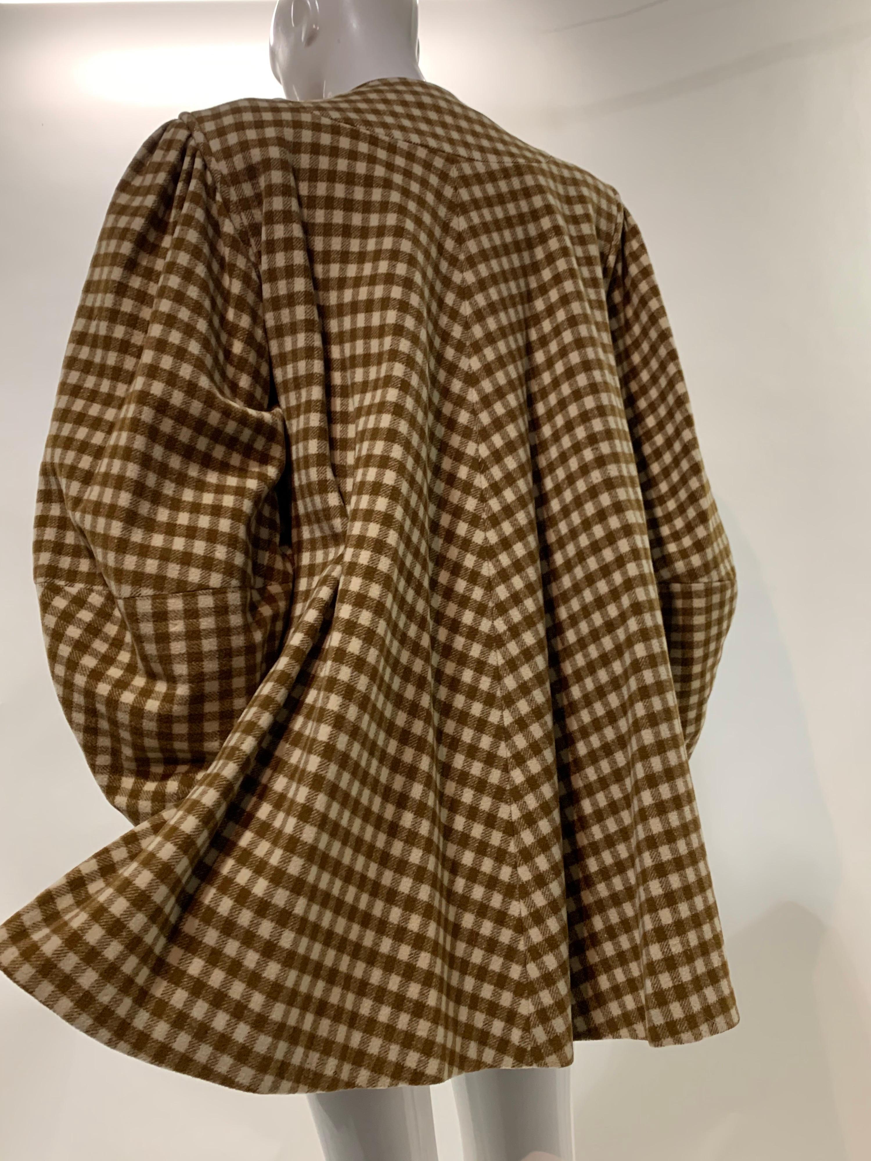 Women's 1940 Caramel Check Wool Swing Coat W/ Lantern Cut Sleeve & Structured Shoulders For Sale