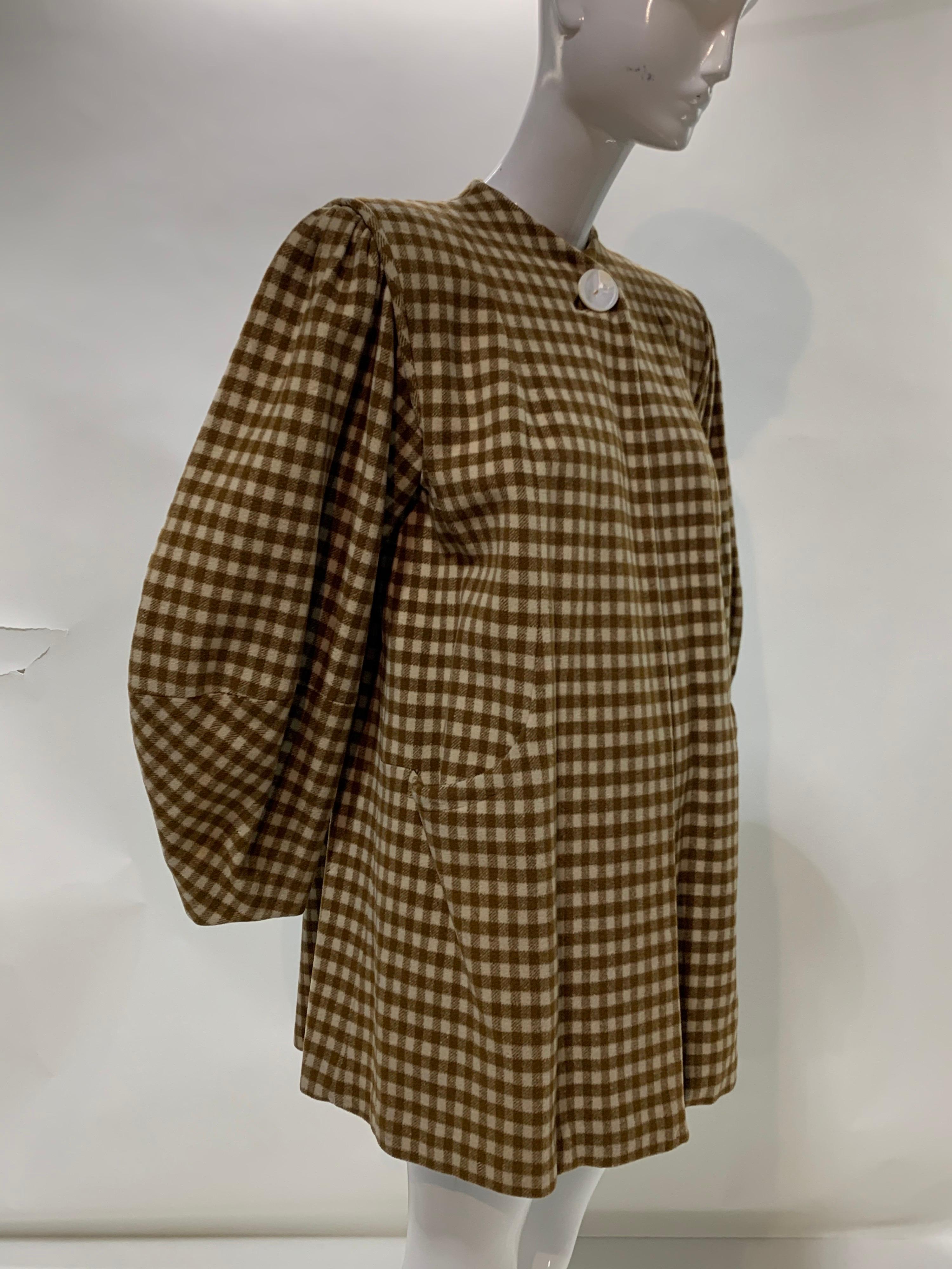 1940 Caramel Check Wool Swing Coat W/ Lantern Cut Sleeve & Structured Shoulders For Sale 3