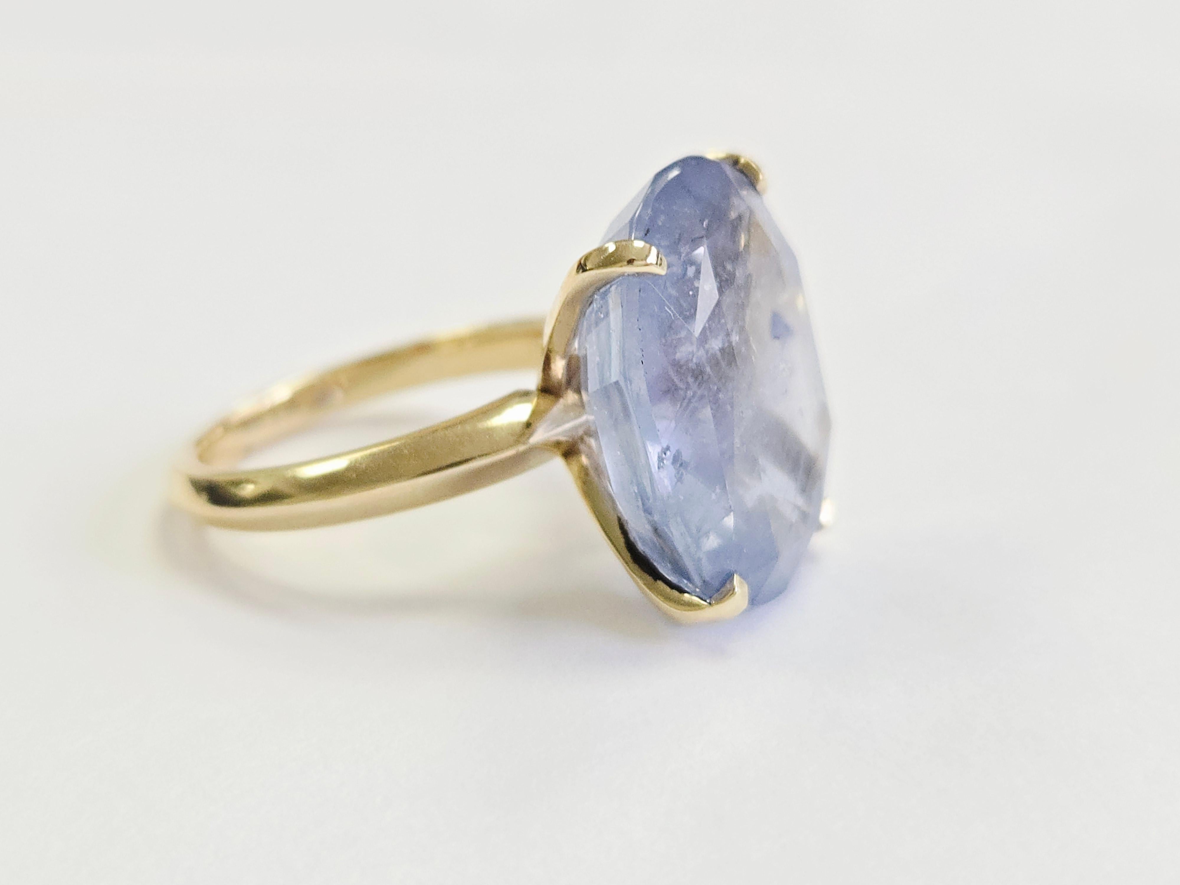 Donna 19.40 Carats Oval Pastel Sapphire Ring 14 Karat Yellow Gold in vendita