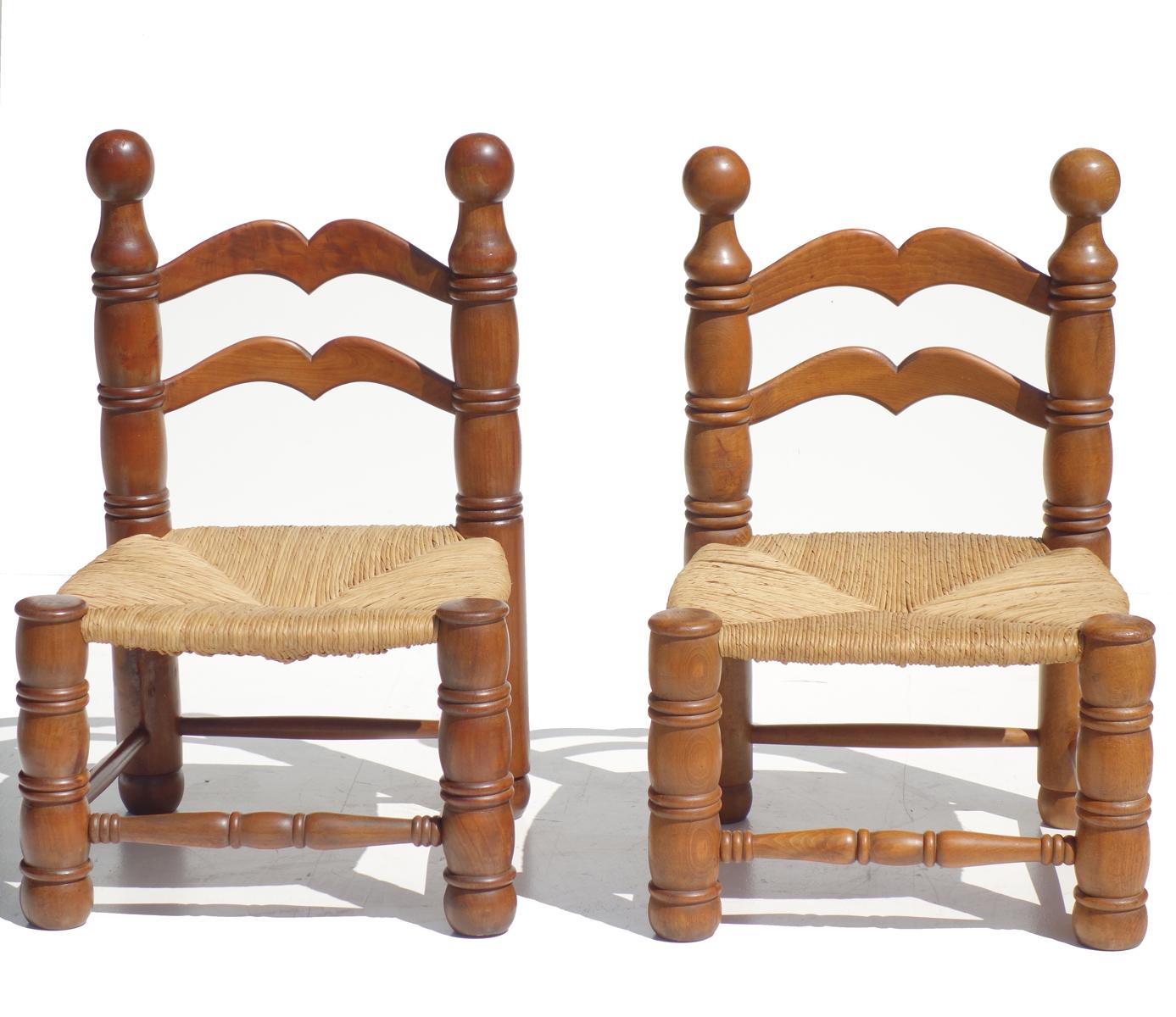 Wicker seat and oak frame.
Excellent condiction

Measures: H seat: 30 cm.