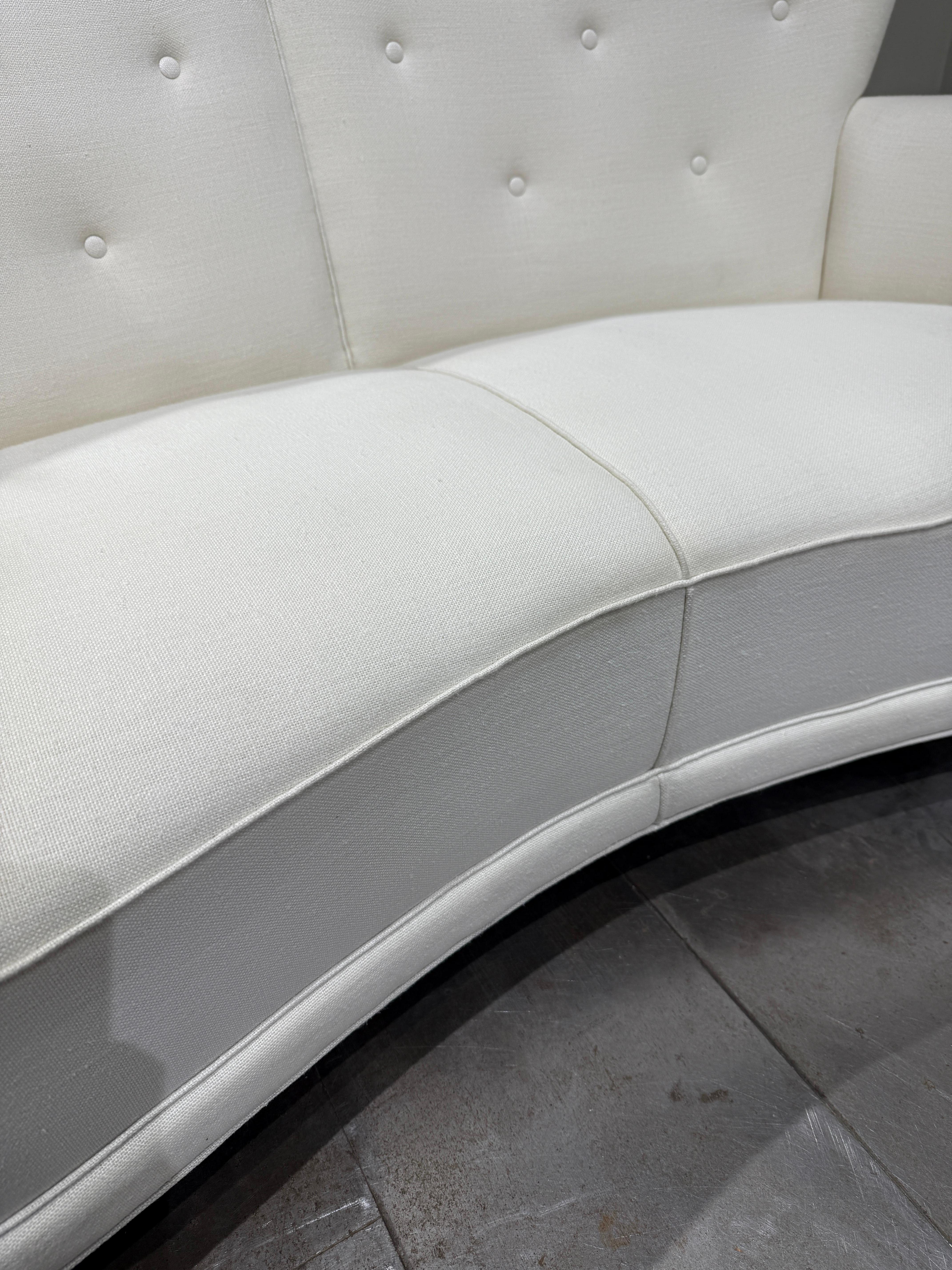 1940 sofá moderno danés de forma curva Moderno de mediados de siglo en venta