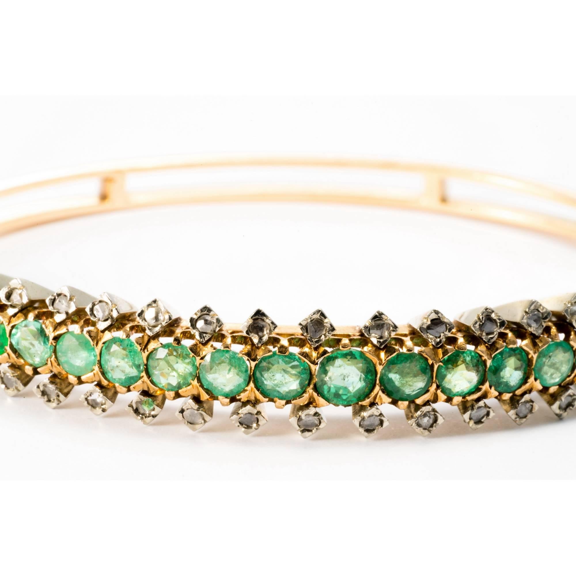 Women's or Men's 1940 Diamond Sapphire Emerald 18K Gold Stacking Bangles Bracelet For Sale