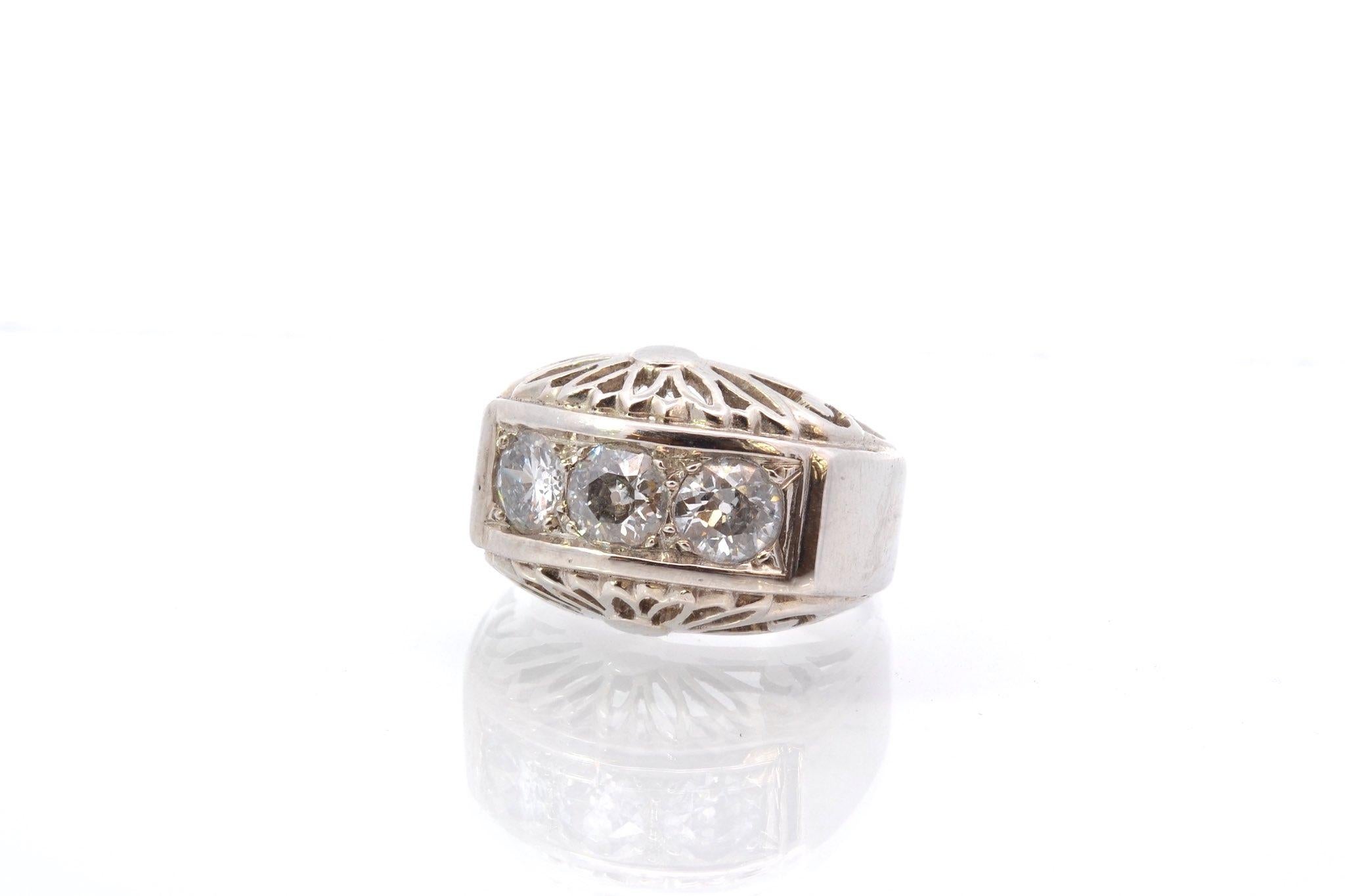 1940 diamonds ring in gold and platinum In Good Condition For Sale In PARIS, FR