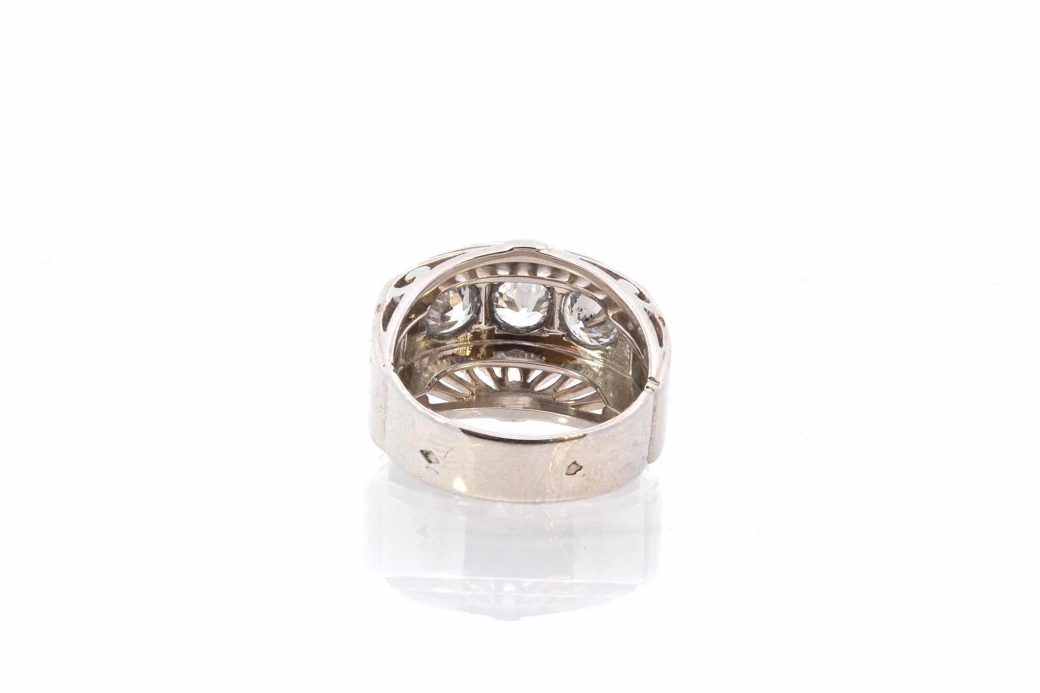 Women's or Men's 1940 diamonds ring in gold and platinum For Sale