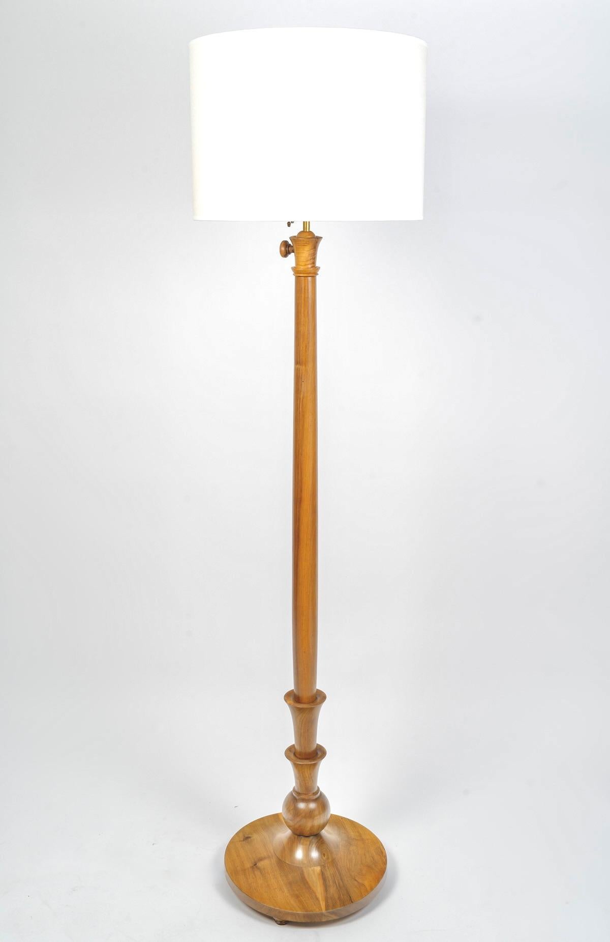 Wood 1940 Elegant floor lamp by Charles Dudouyt For Sale
