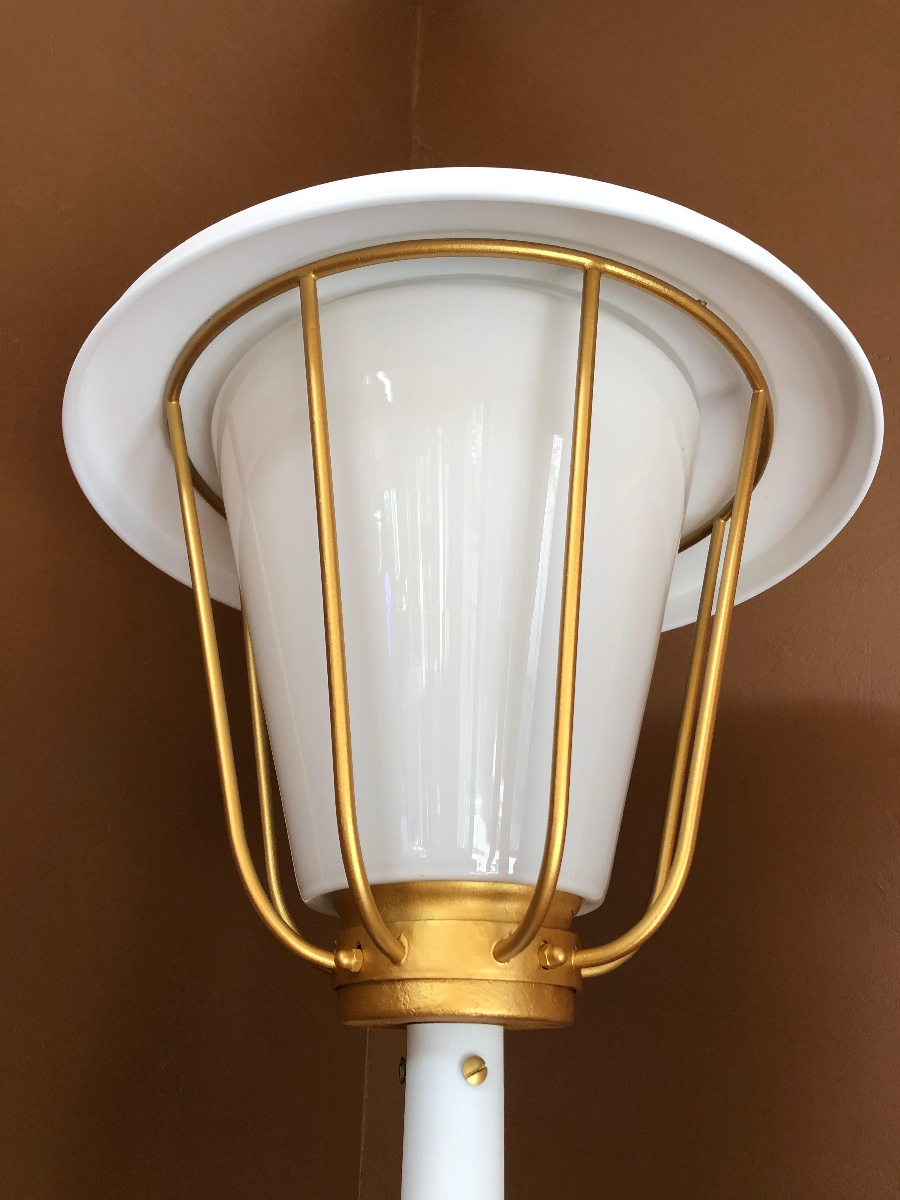 Lampada da terra 1940 per interni e per esterni in vendita 4