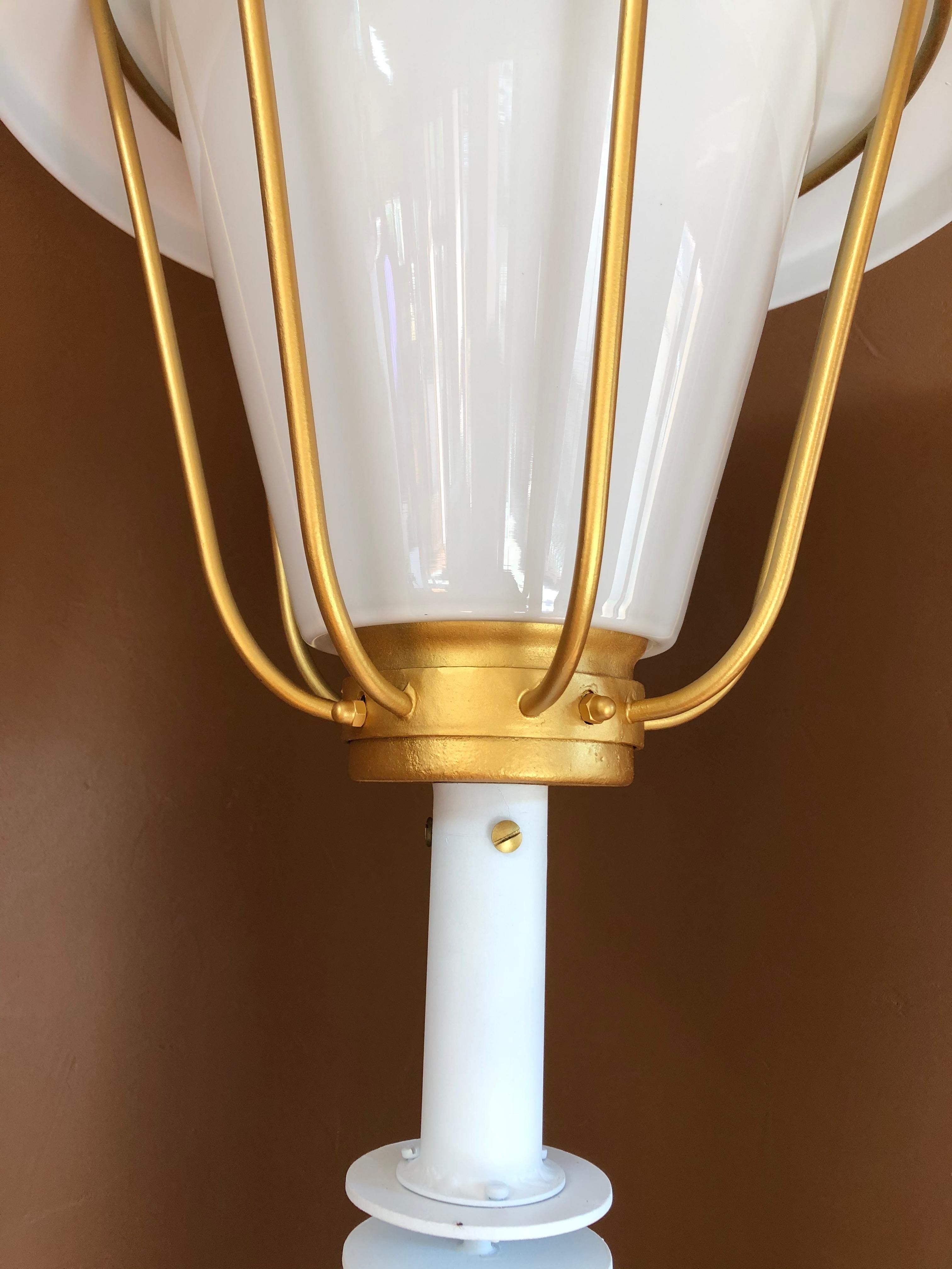 Ferro battuto Lampada da terra 1940 per interni e per esterni in vendita
