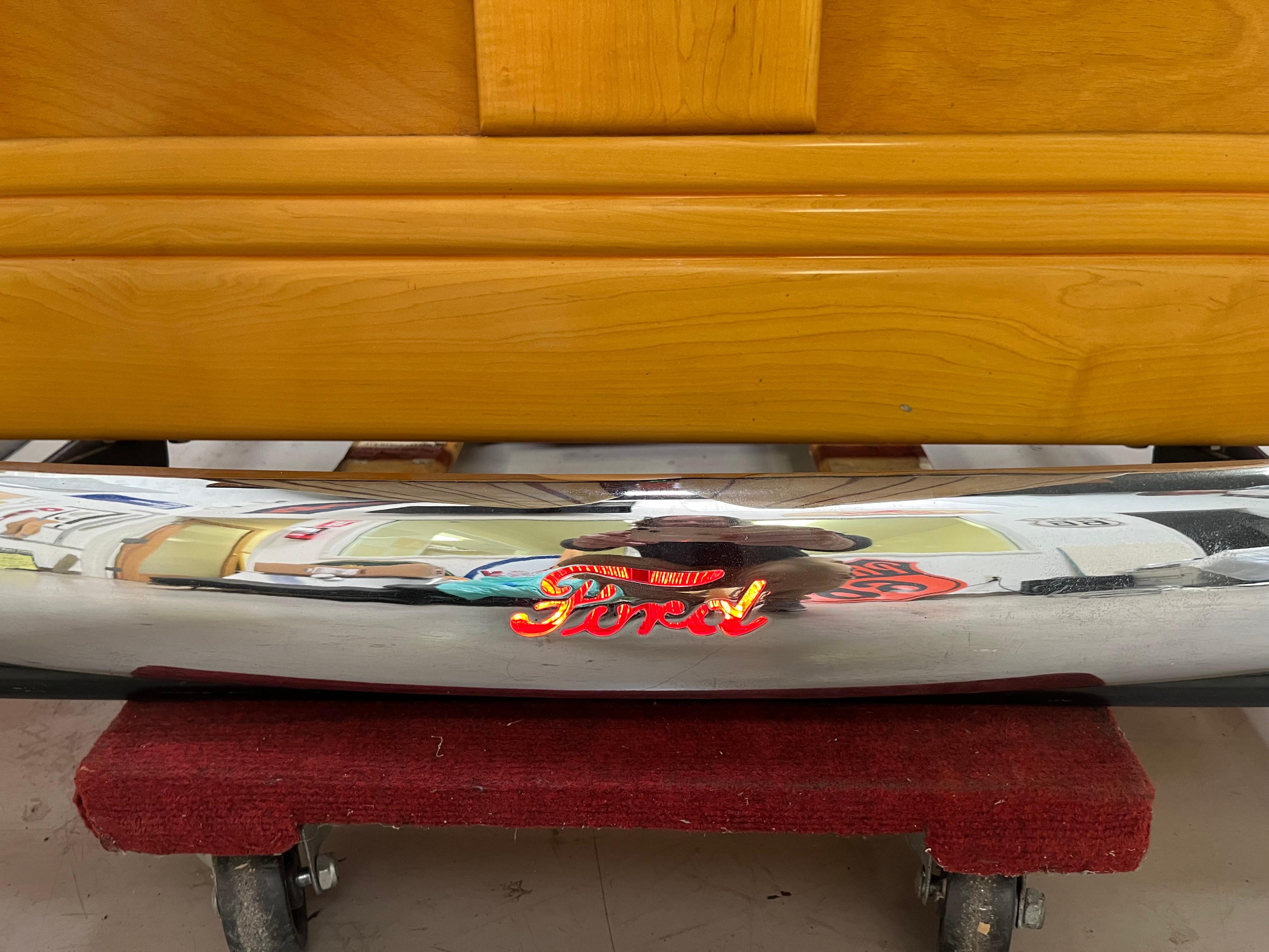 1940 Ford Woody Vintage Surfboard Tailgate Display In Good Condition For Sale In Haleiwa, HI