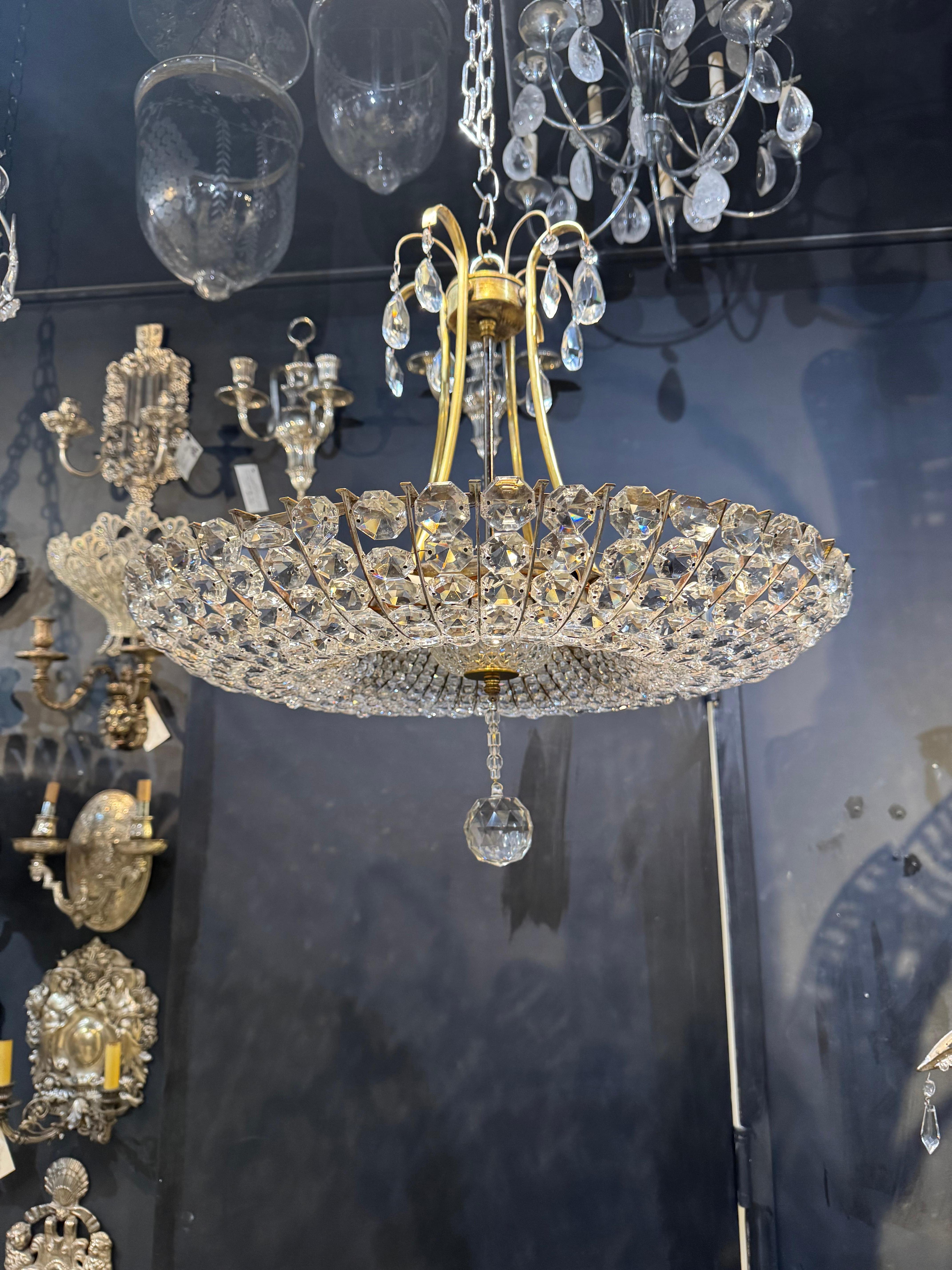 Lampadario francese in cristallo del 1940 con 8 luci interne