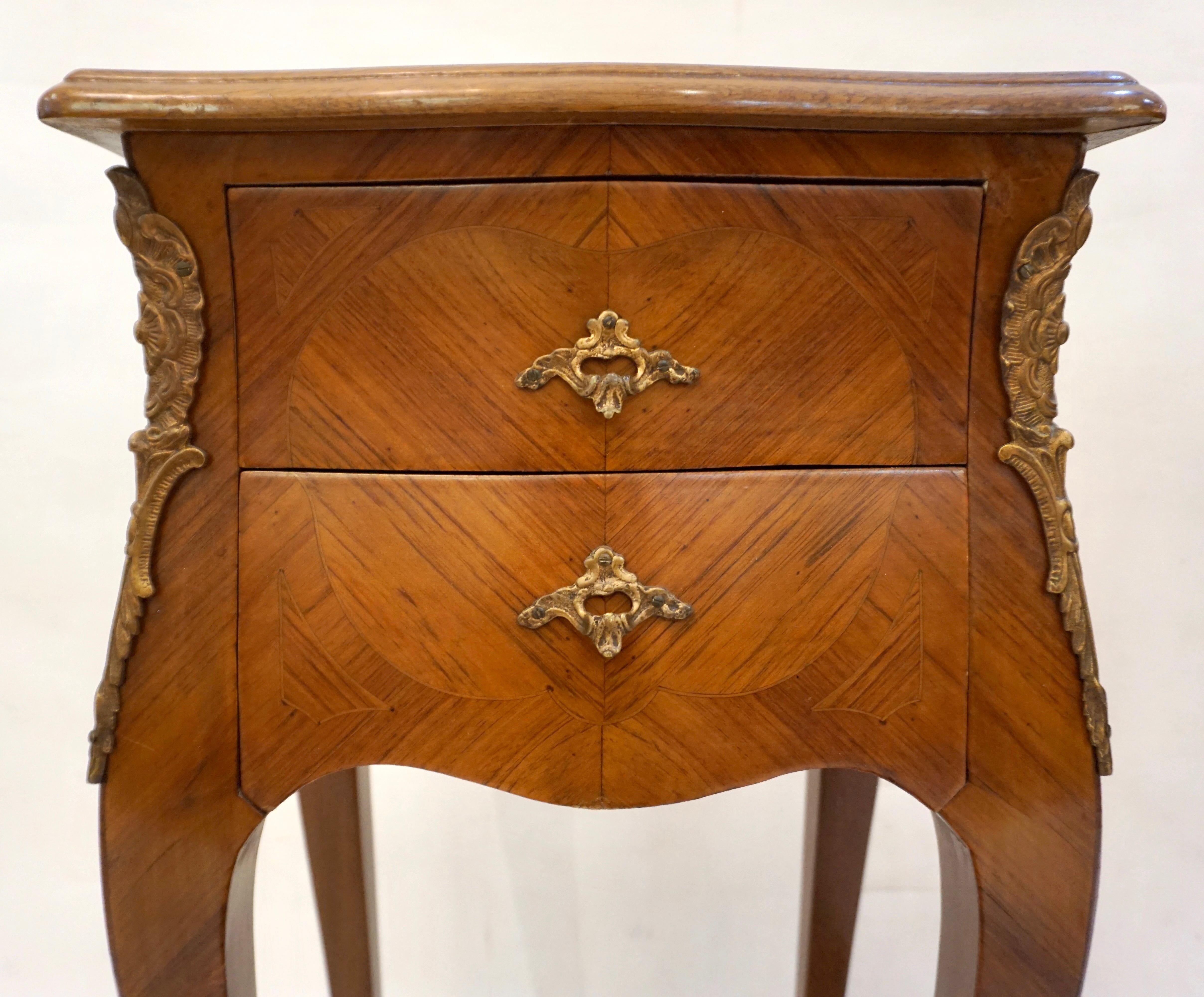1940 French Louis XV Revival Pair of Inlaid Rosewood Walnut 2-Drawer Side Tables 6