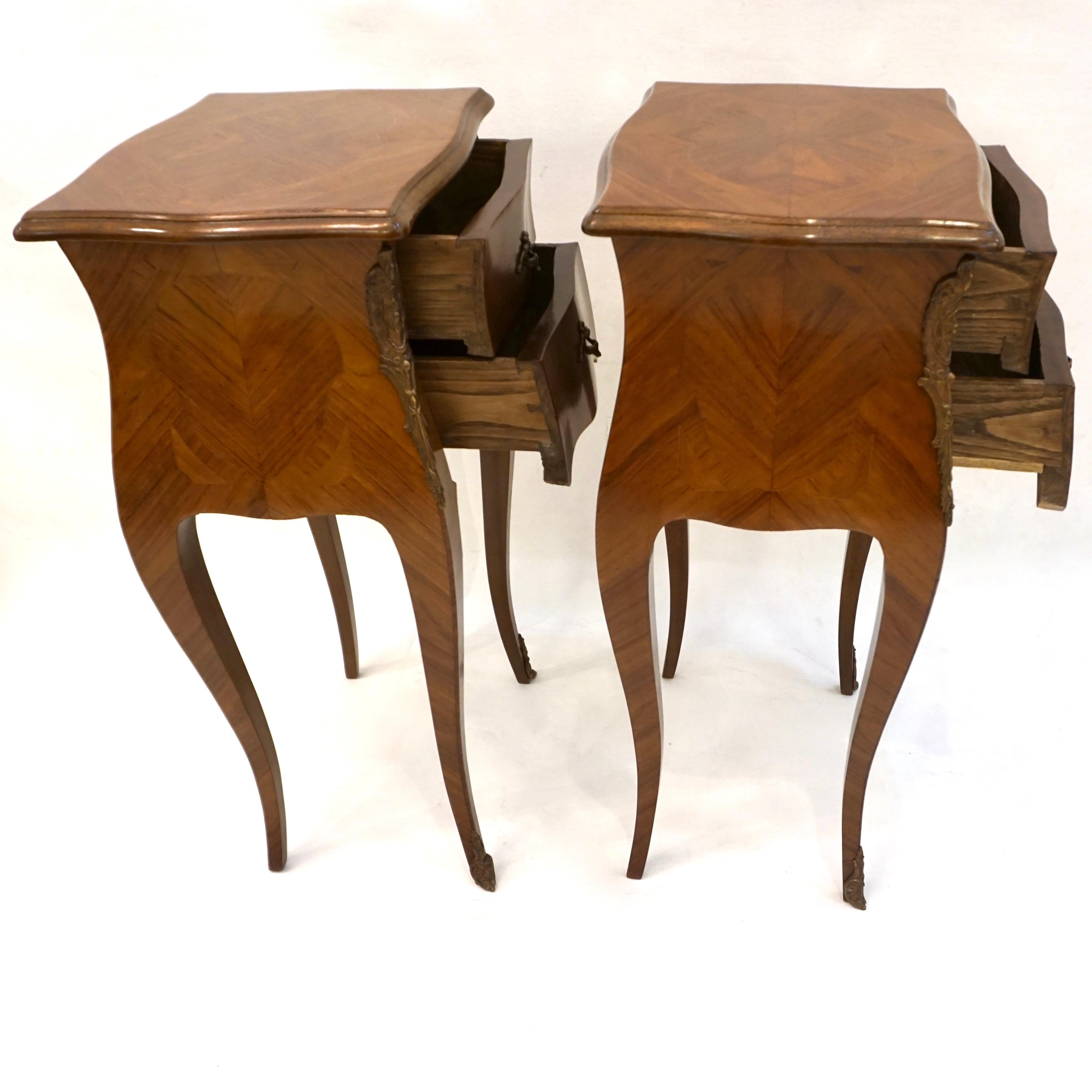 1940 French Louis XV Revival Pair of Inlaid Rosewood Walnut 2-Drawer Side Tables 10