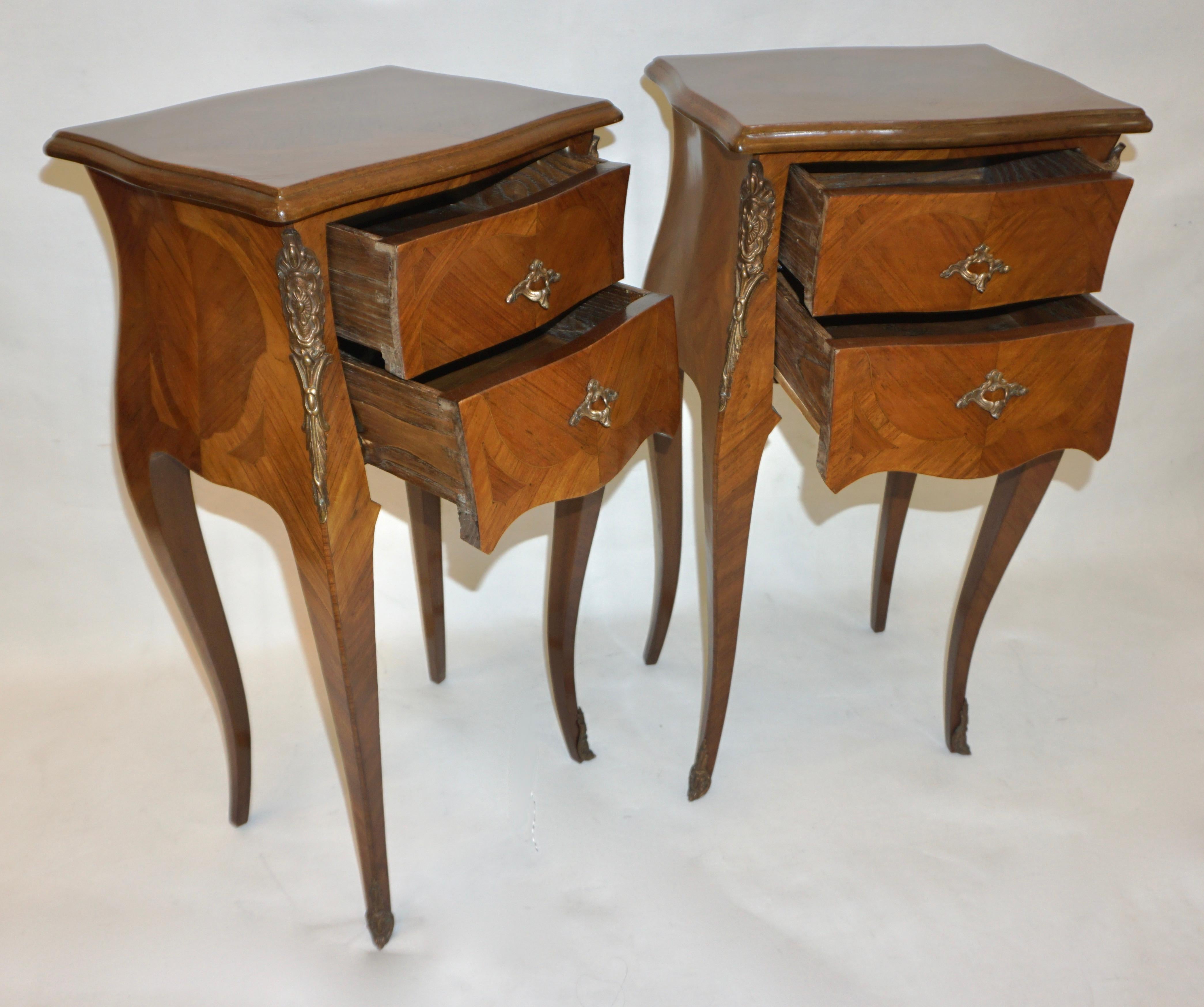 1940 French Louis XV Revival Pair of Inlaid Rosewood Walnut 2-Drawer Side Tables In Good Condition In New York, NY