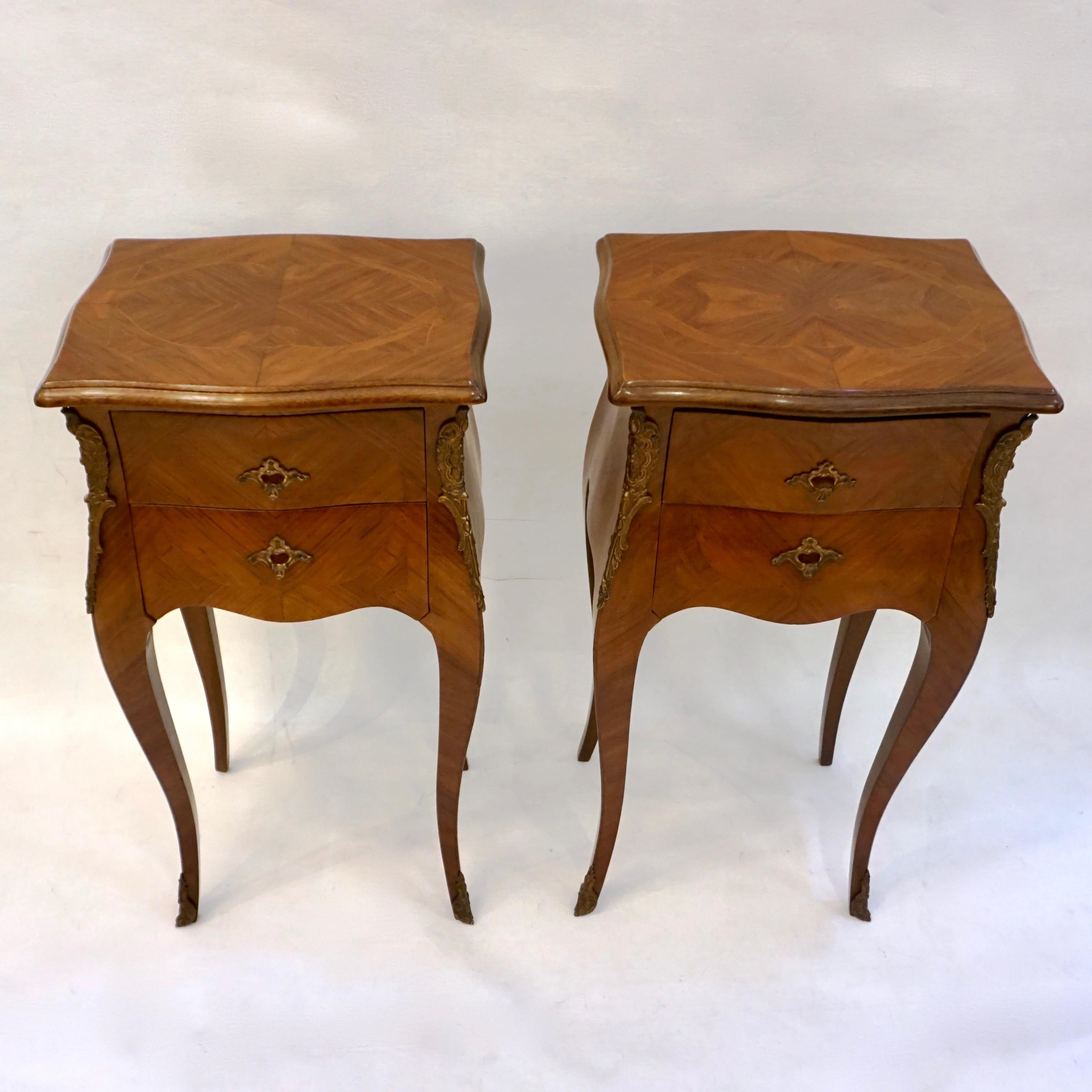 1940 French Louis XV Revival Pair of Inlaid Rosewood Walnut 2-Drawer Side Tables 3