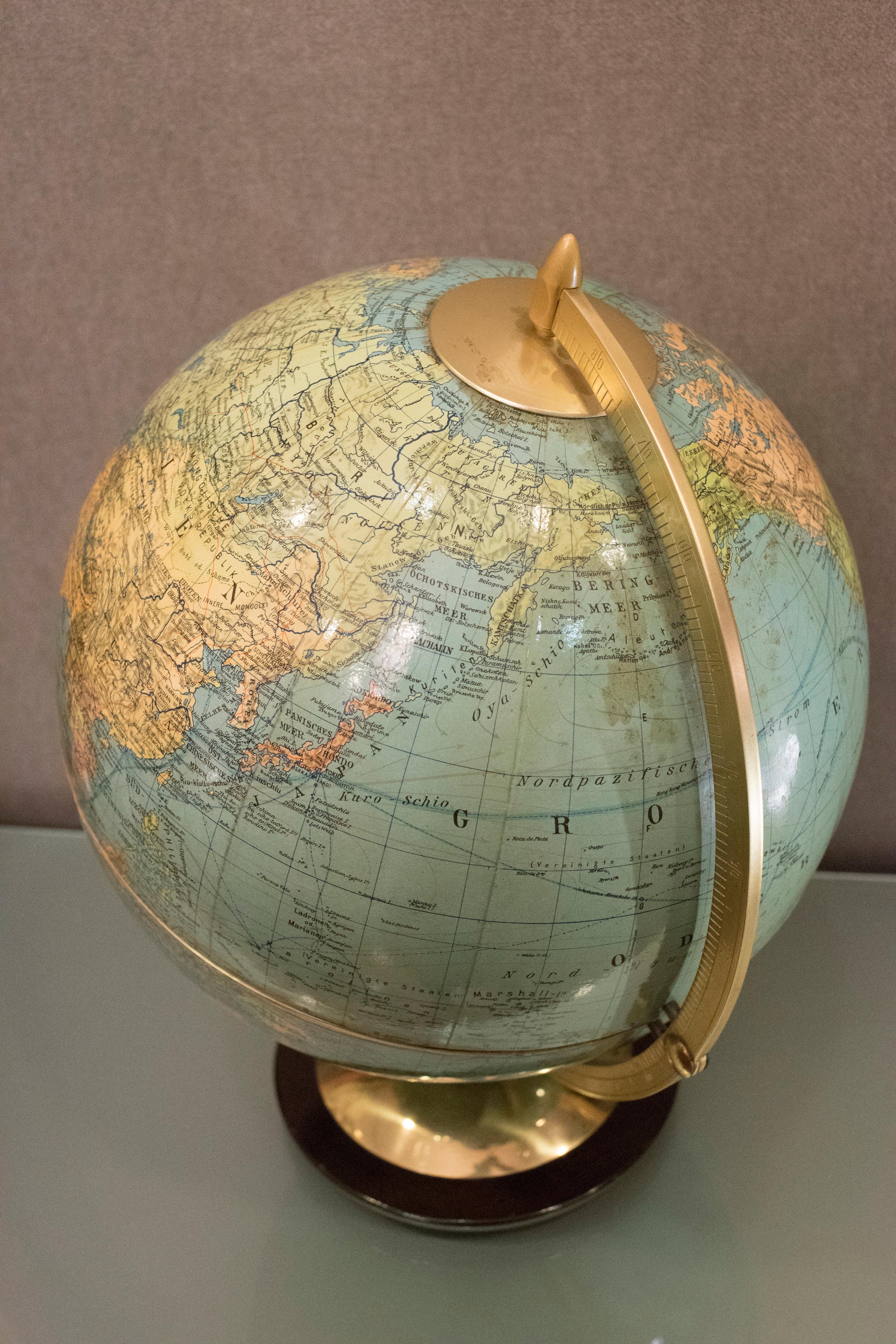 Mid-20th Century 1940 Germany Columbus Verlag Earth Globe and Bar, Bauhaus, Berlin