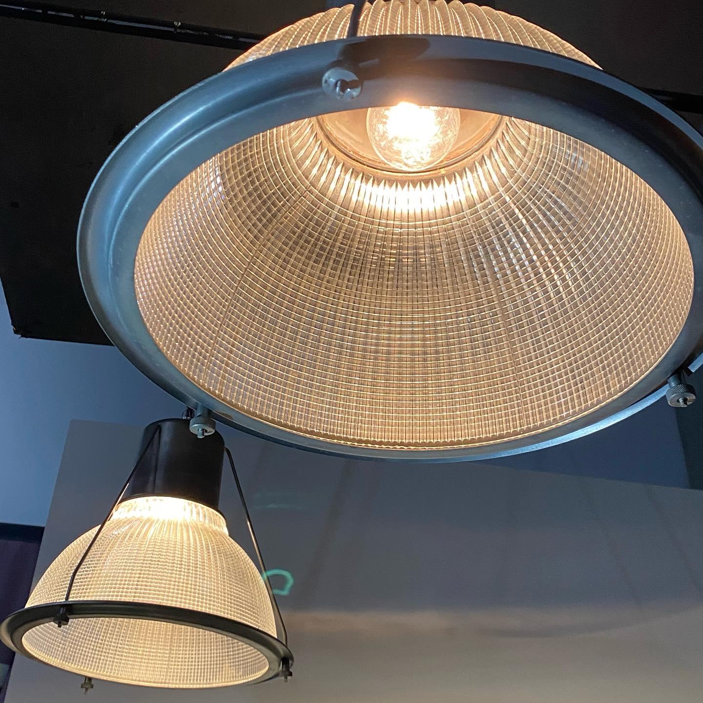 holophane pendant light