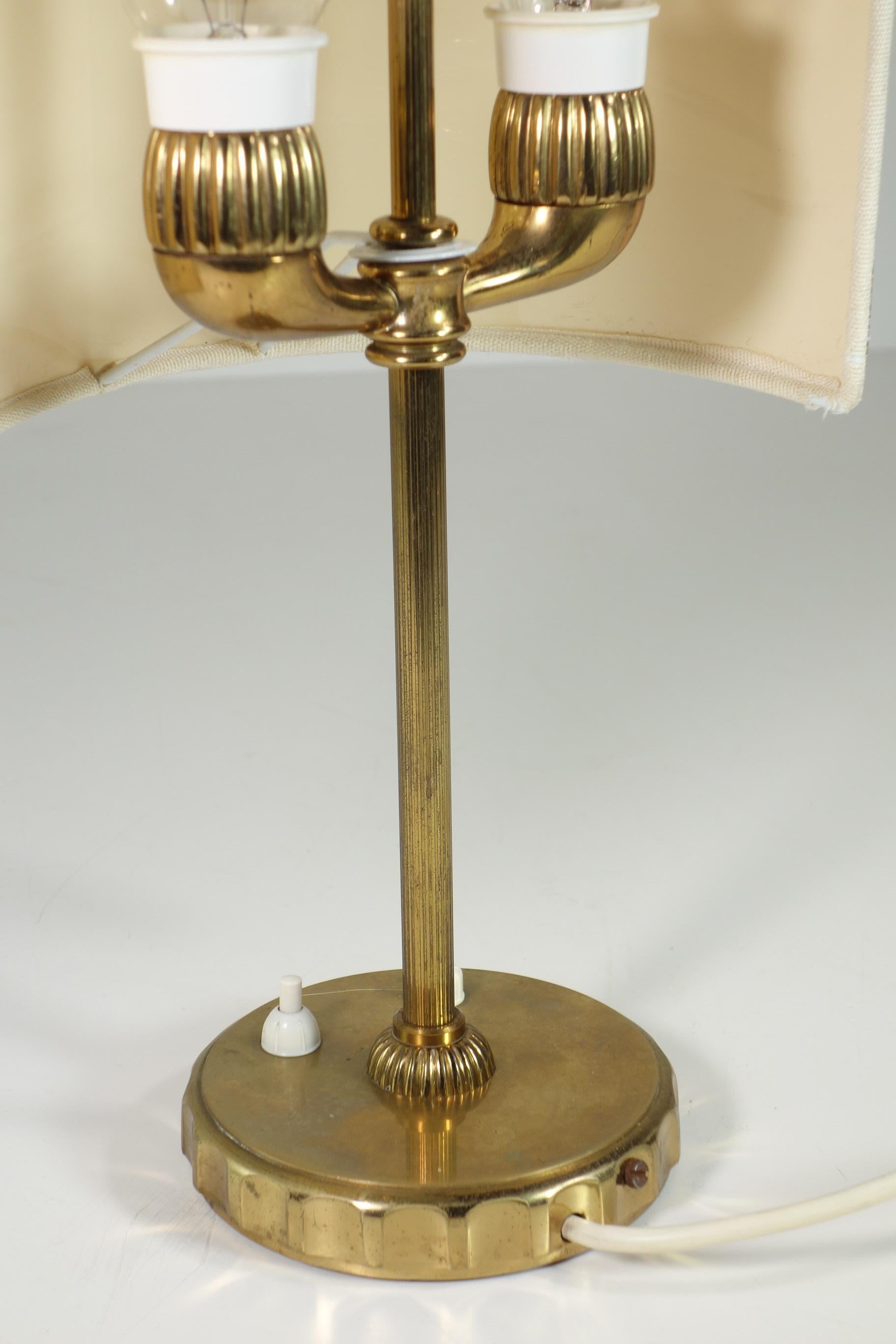 1940 Italienisches Design Serpentina Tischlampe aus Messing _ 2er Set im Angebot 4