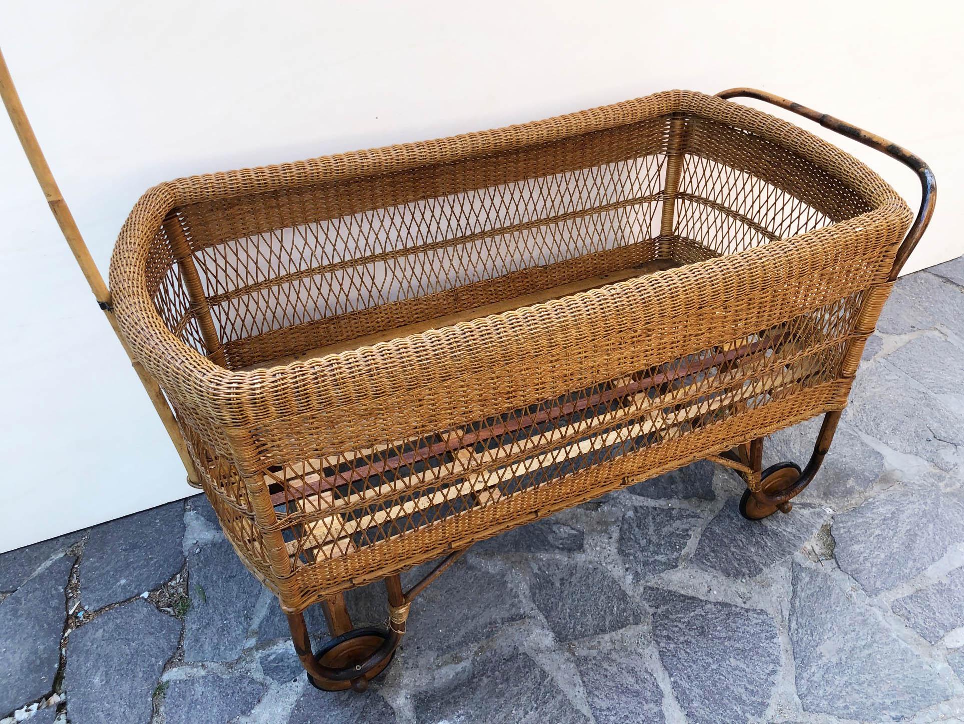 1940 Italian Hand-Woven Wicker Crib, Wooden Wheels, with Original Cover 1