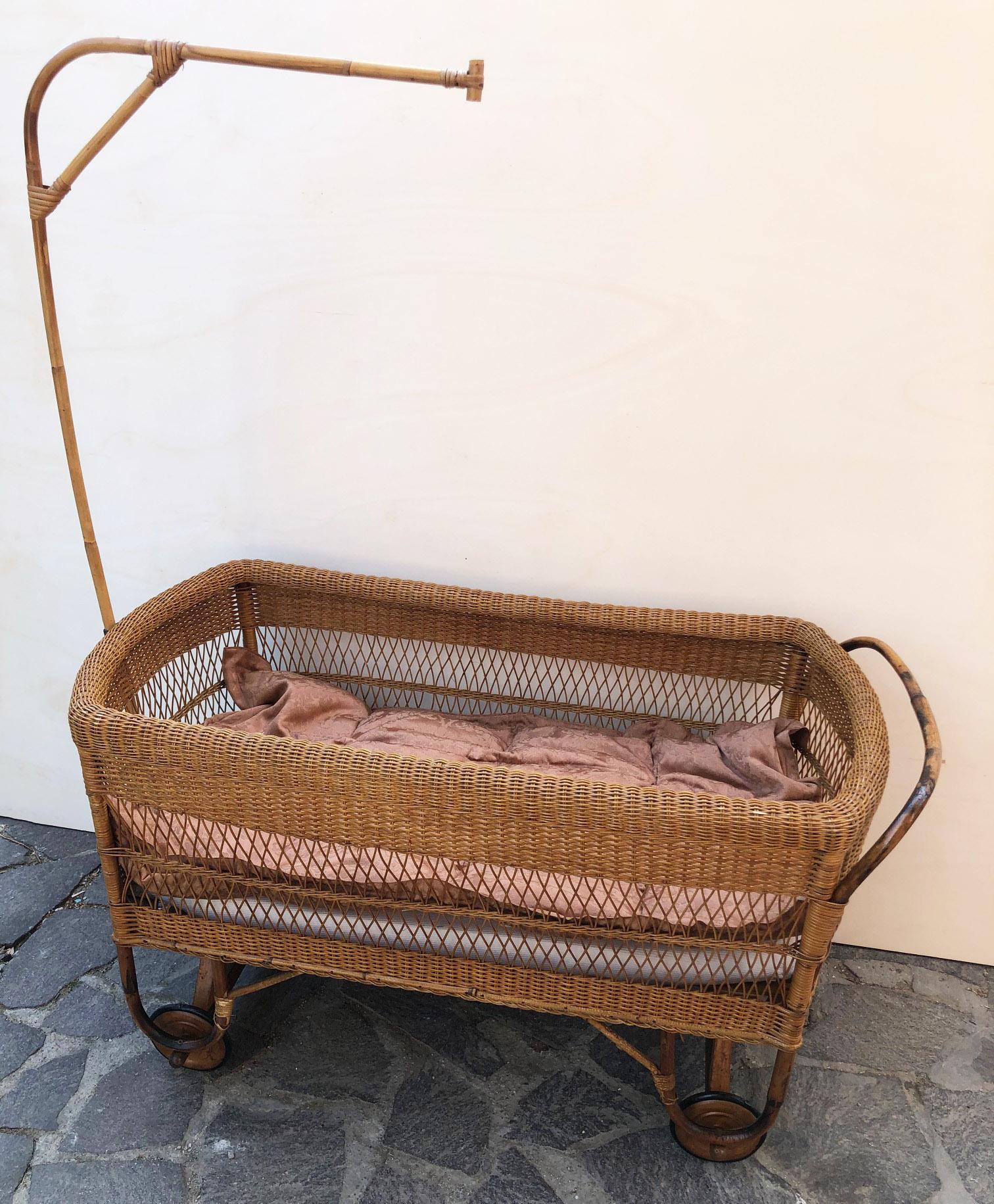 1940 Italian Hand-Woven Wicker Crib, Wooden Wheels, with Original Cover 2